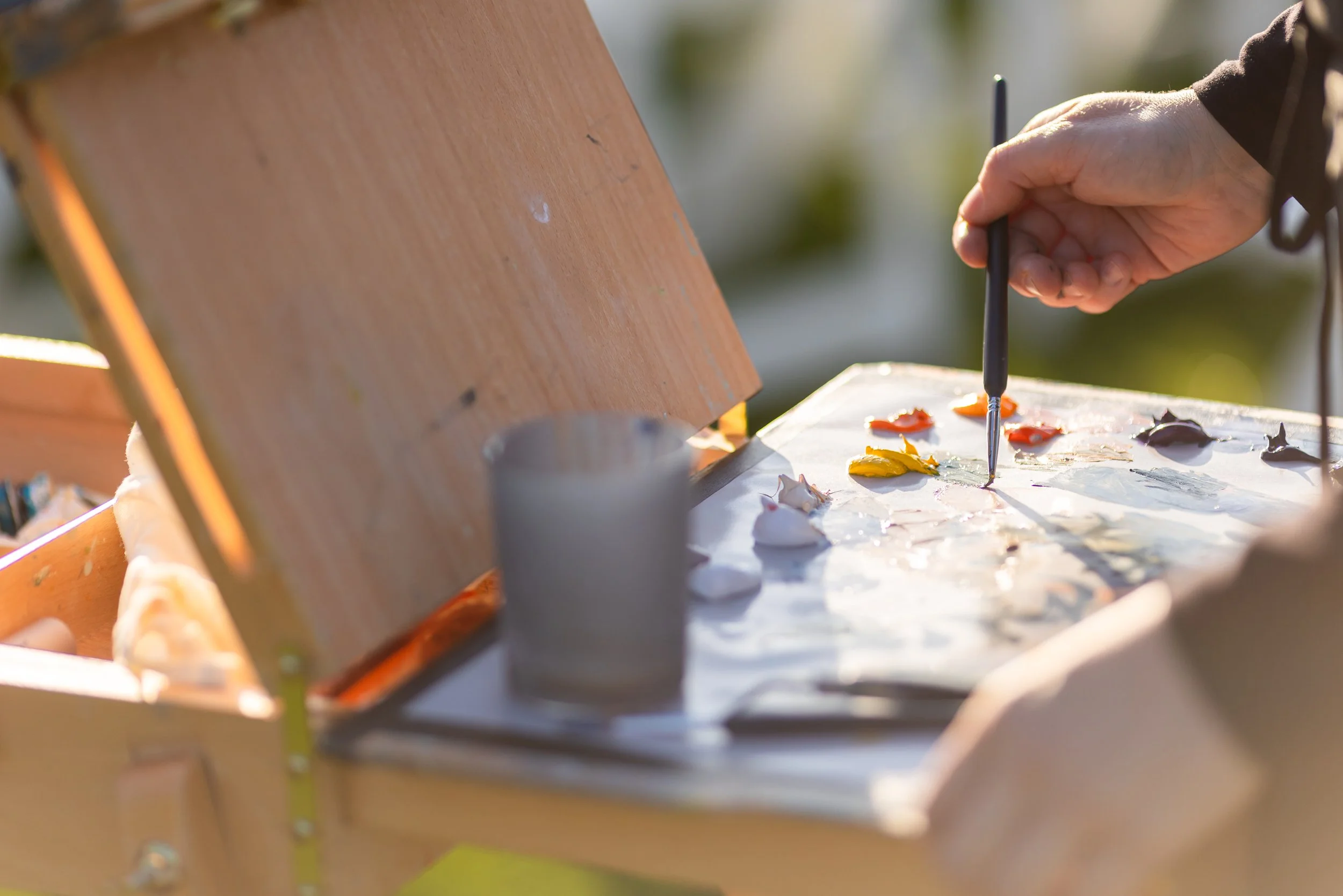 Oil paints and palette of live painting for weddings in Southern California