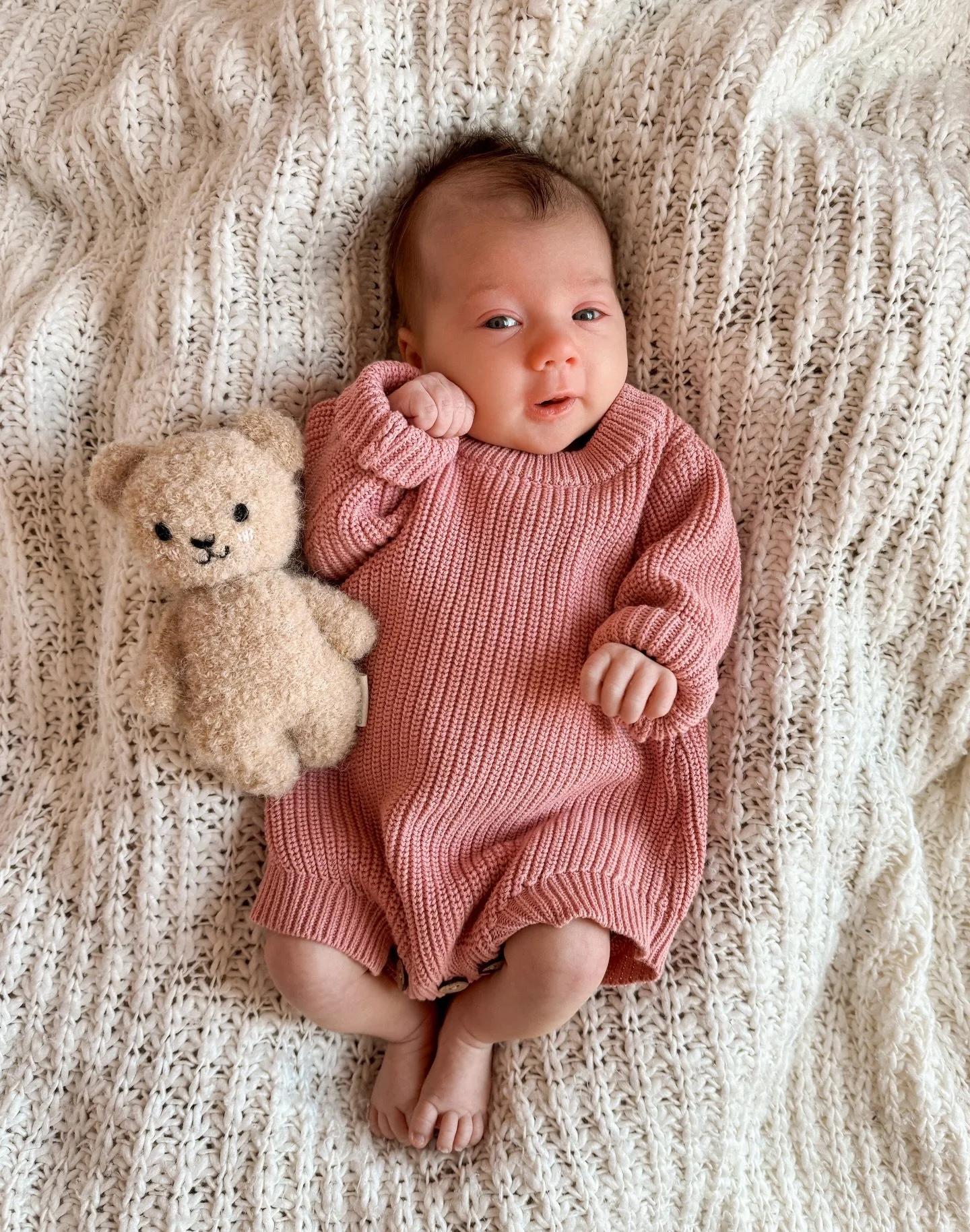 2 MONTHS!

Baby girl has the leg strength of a ox and her neck is getting there too! She loves sitting on my shoulder to look around and falls asleep instantly when wearing her🙌 and we&rsquo;ve finally heard her first coos and seen some big smiles! 