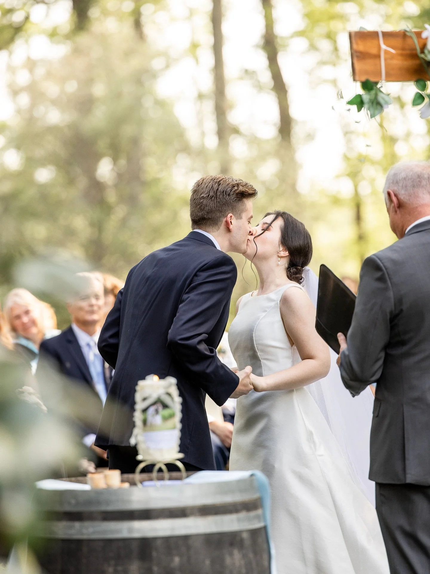 ✨THIS✨ is why I do what I do! Absolutely loved these two&rsquo;s reaction to seeing their finished and framed painting at the end of the night. 

Venue @sevenspringsva 
Photographer @alexandriaphotographyva (👈LOVE THEM)

#liveweddingpainting #reveal