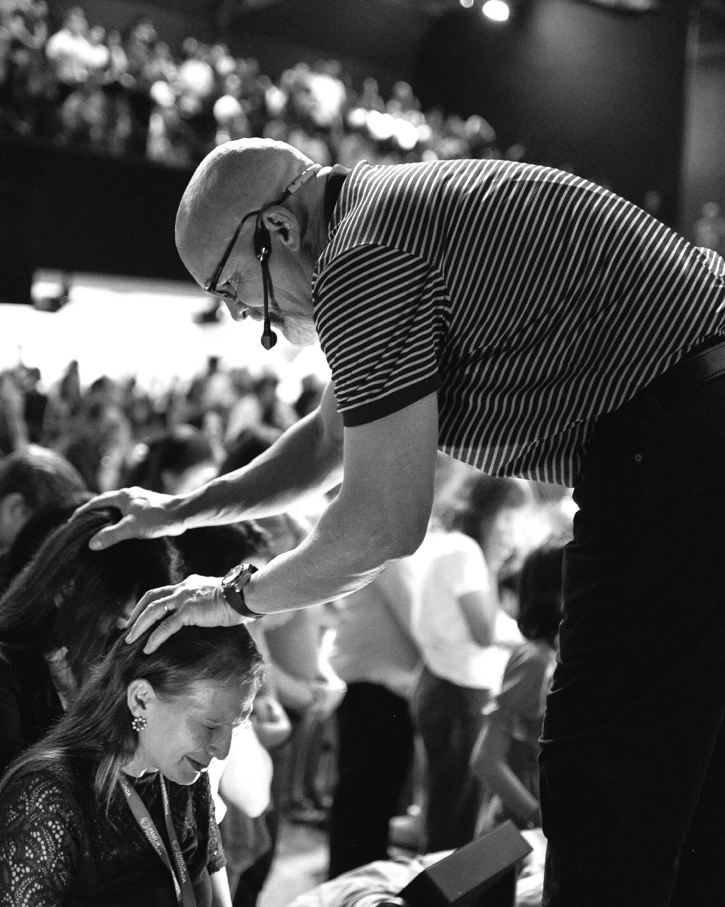 A special night at Igreja Fam&iacute;lia Renovada. 🙌
What a privilege to minister the Word and see hearts being touched, strengthened, and renewed by God&rsquo;s presence. When truth is released, lives are transformed and hope is restored.

___

Uma