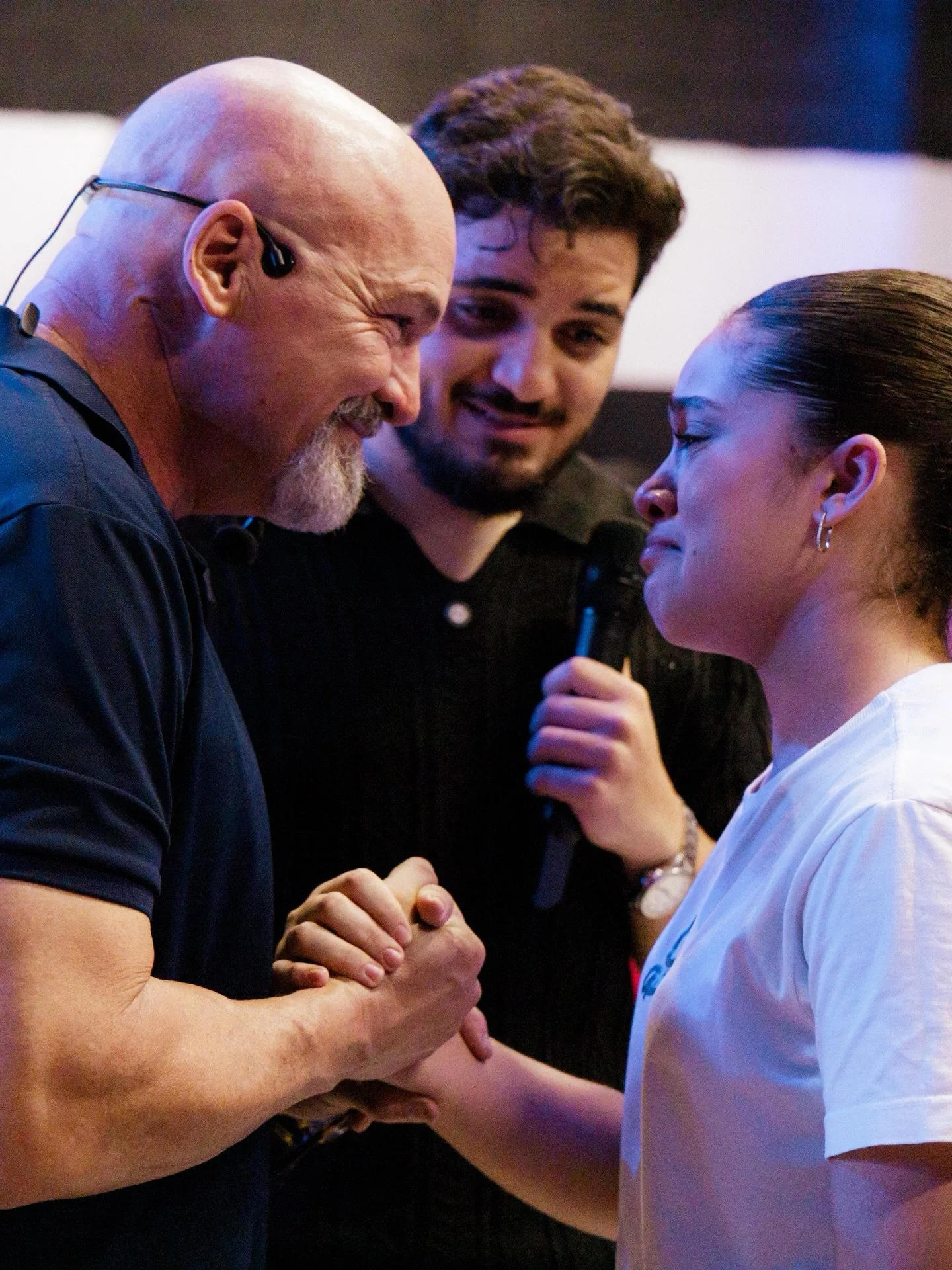 An unforgettable night at Comunidade Esperan&ccedil;a. ❤️&zwj;🔥 A service filled with God&rsquo;s presence, where lives were touched and salvation took place. When Jesus is preached, hope rises and destinies are transformed!
_ Uma noite inesquec&iac