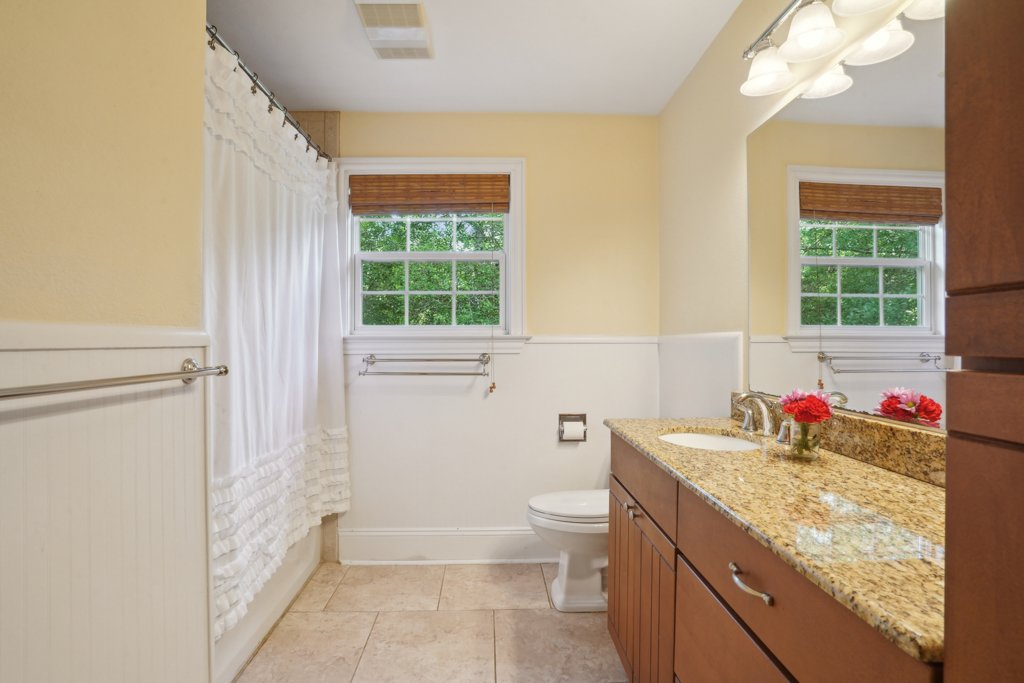 McNeely_RiverdaleDr_MLS-33.jpg