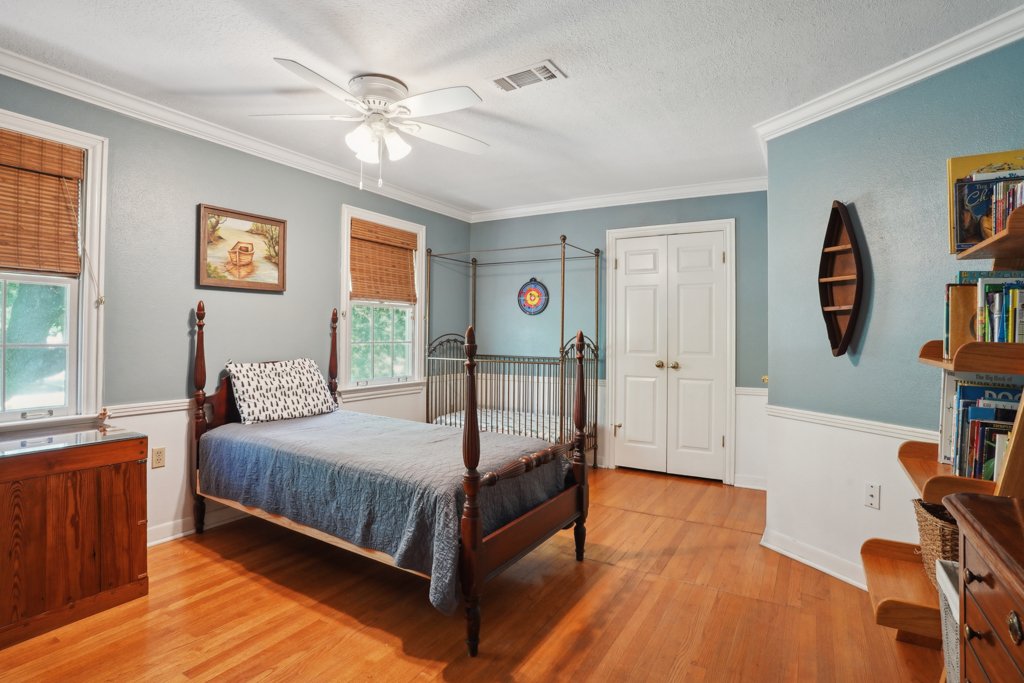 McNeely_RiverdaleDr_MLS-31.jpg