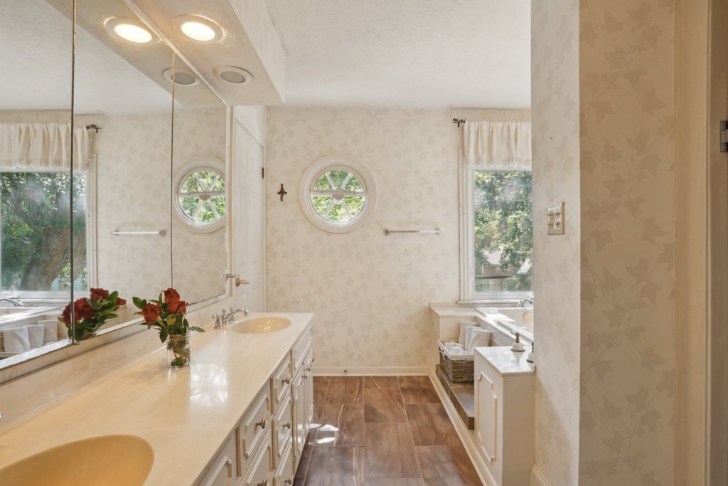 McNeely_RiverdaleDr_MLS-29.jpg