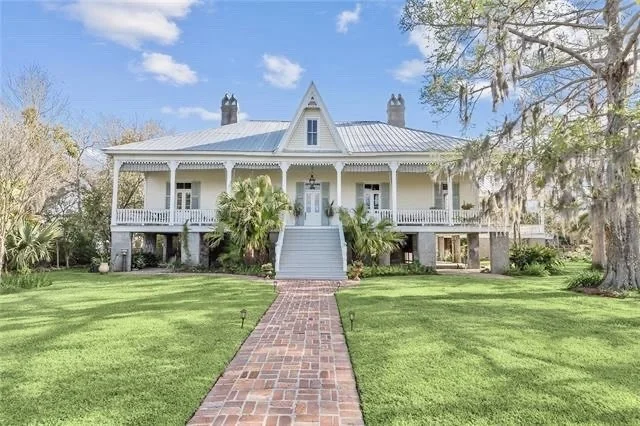 2407 Lakeshore  |  $1,825,000