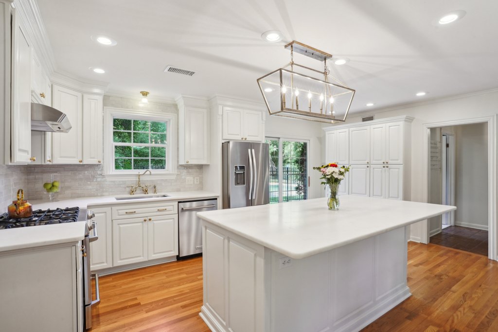 McNeely_RiverdaleDr_MLS-18.jpg