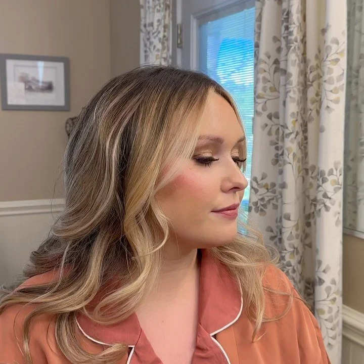 I had the pleasure of working with @thefarmhousewellnessspa to help glam the sweetest bridal party ✨

Fun fact: Dani and I met at a styled shoot last year and kept in touch, so when she reached out I was more than happy to join her team and work with