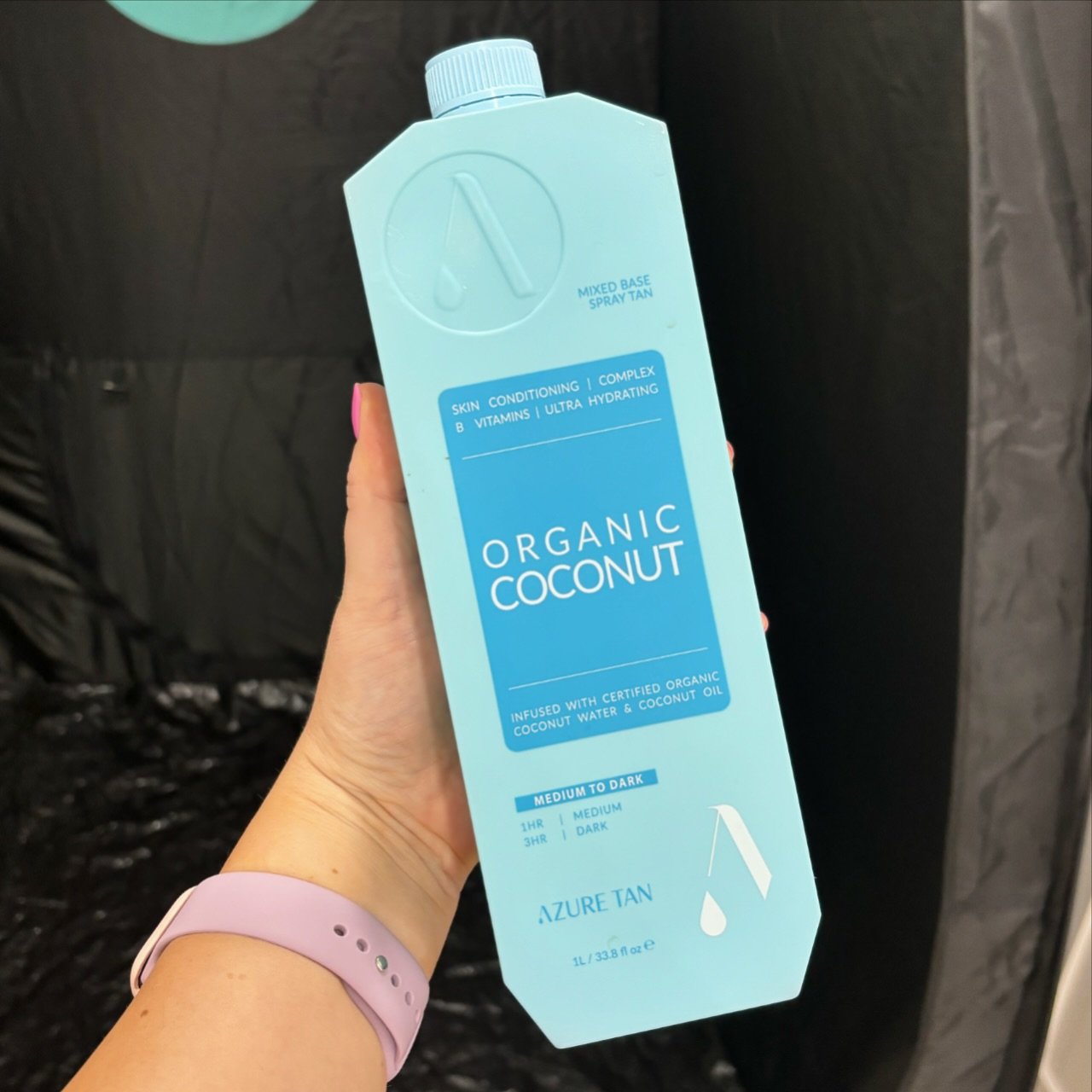 By far our most popular spray tan solution in the salon! 💦 🥥 

The organic coconut solution is a skin conditioning formula infused with certified organic coconut water &amp; coconut oil. No need to worry about the tan clinging to any dry patches! S