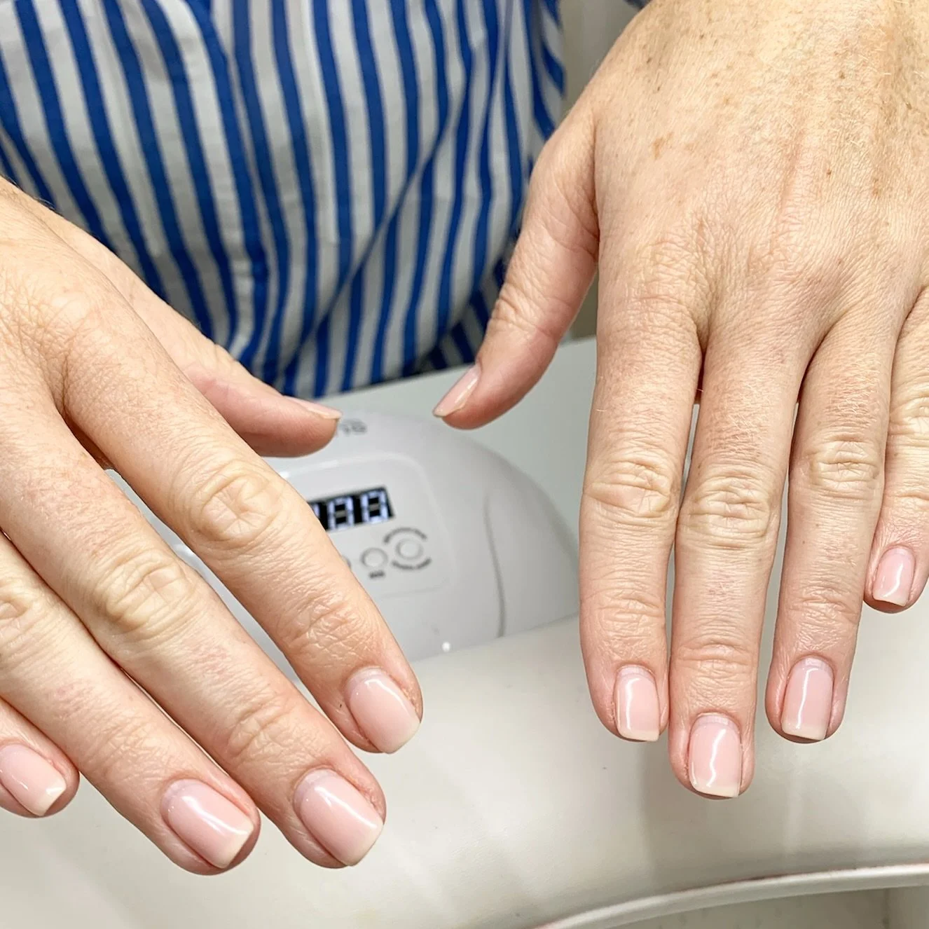 This is how our nail clients come back 3 weeks later 🫶🏼
 🌿 Promote the health &amp; growth of your nails with our gel overlay manicure.

#naturalnails #healthynails #nontoxicnails #nudenails #biosculpture #biosculpturenails #gelnails #geloverlay #