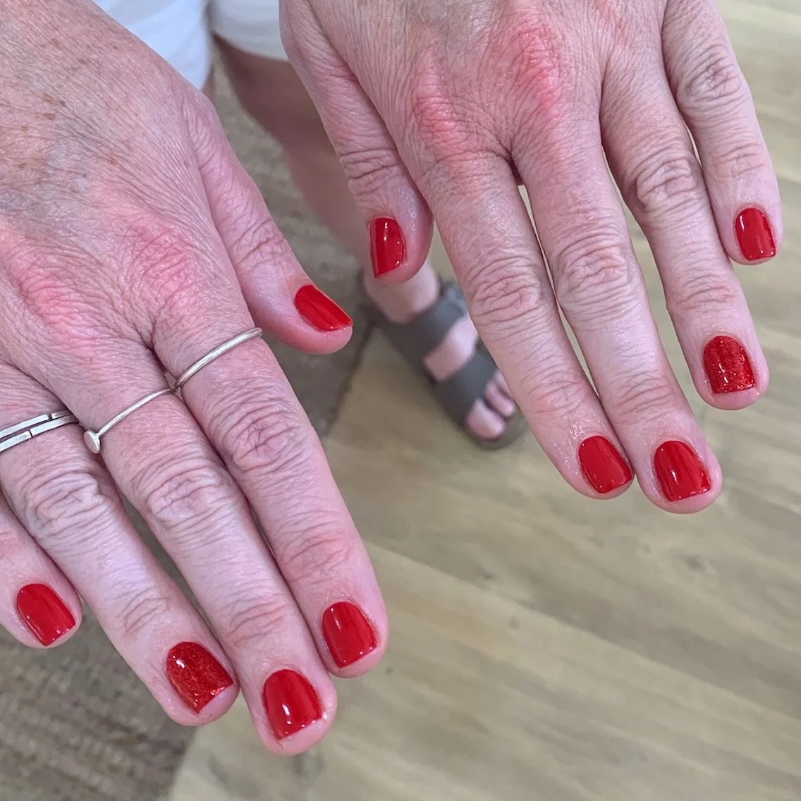 Happy Monday! Can we believe it&rsquo;s Christmas next week?! ✨ 
We only have a couple of last minute spots available before we close for a few days on Christmas Eve 🎄 Now is the time to snap up a last minute appointment or add yourself to our waitl