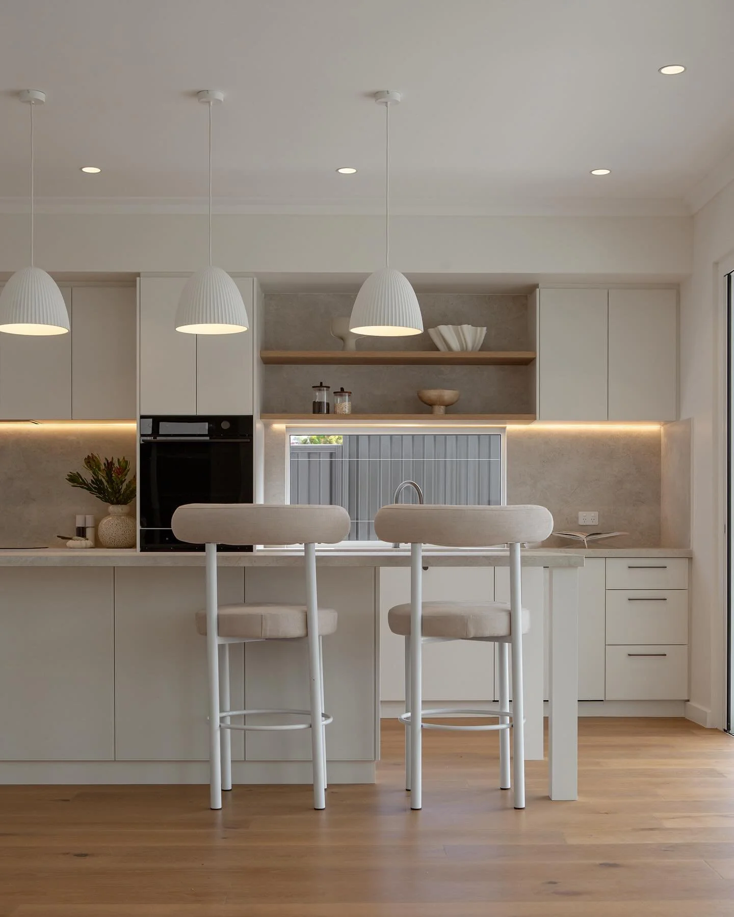 To us, great design is more than what you see, it&rsquo;s what you feel the moment you walk through the door.
⠀⠀⠀⠀⠀⠀⠀⠀⠀
This modern Mosman Park home pairs refined finishes with our warm, grounded styling, creating an atmosphere that feels effortless 