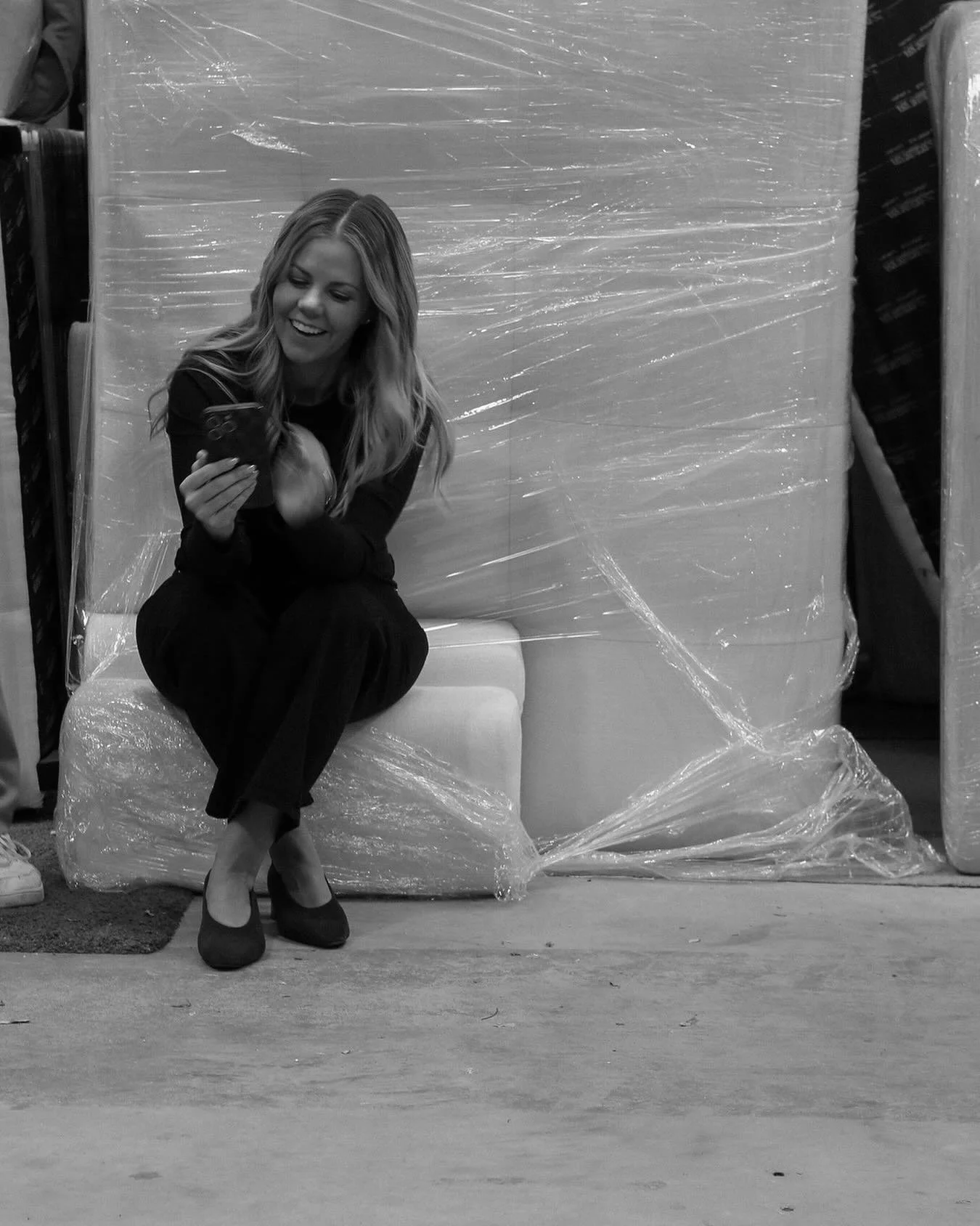 Good design gets likes. Great design gets offers.
⠀⠀⠀⠀⠀⠀⠀⠀⠀
In our Real Estate Staging we don’t just design for the scroll, we design for the sale. Every detail, every texture, every layout choice has intent behind it. My background in real est