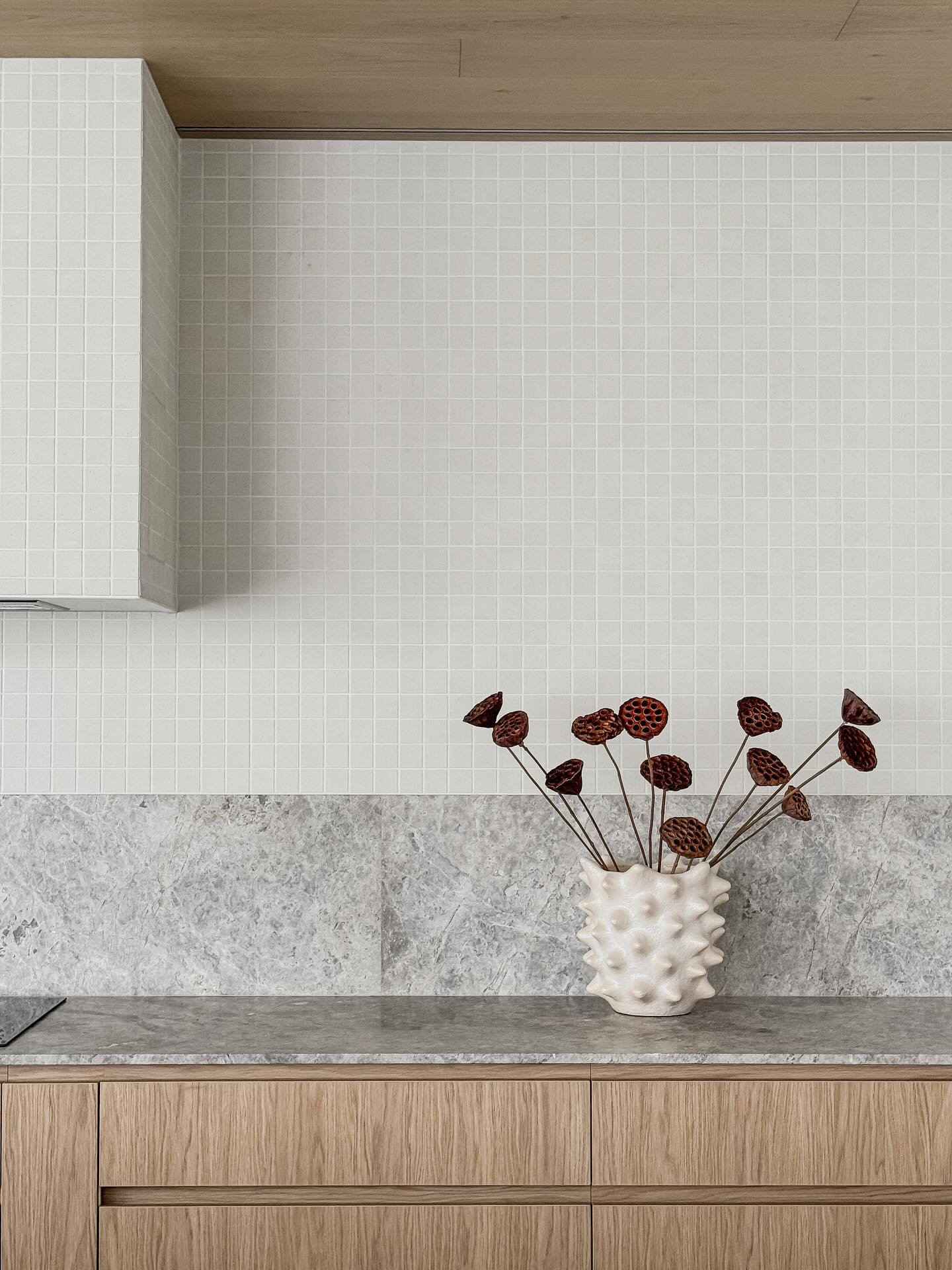 Unwin Crescent, Salter Point.⠀⠀⠀⠀⠀⠀⠀⠀⠀
A true standout for us in 2025. Bold architectural lines, a kitchen we couldn&rsquo;t stop admiring, and beautiful stone throughout the home. Finished with considered styling, creating a space that feels elevate