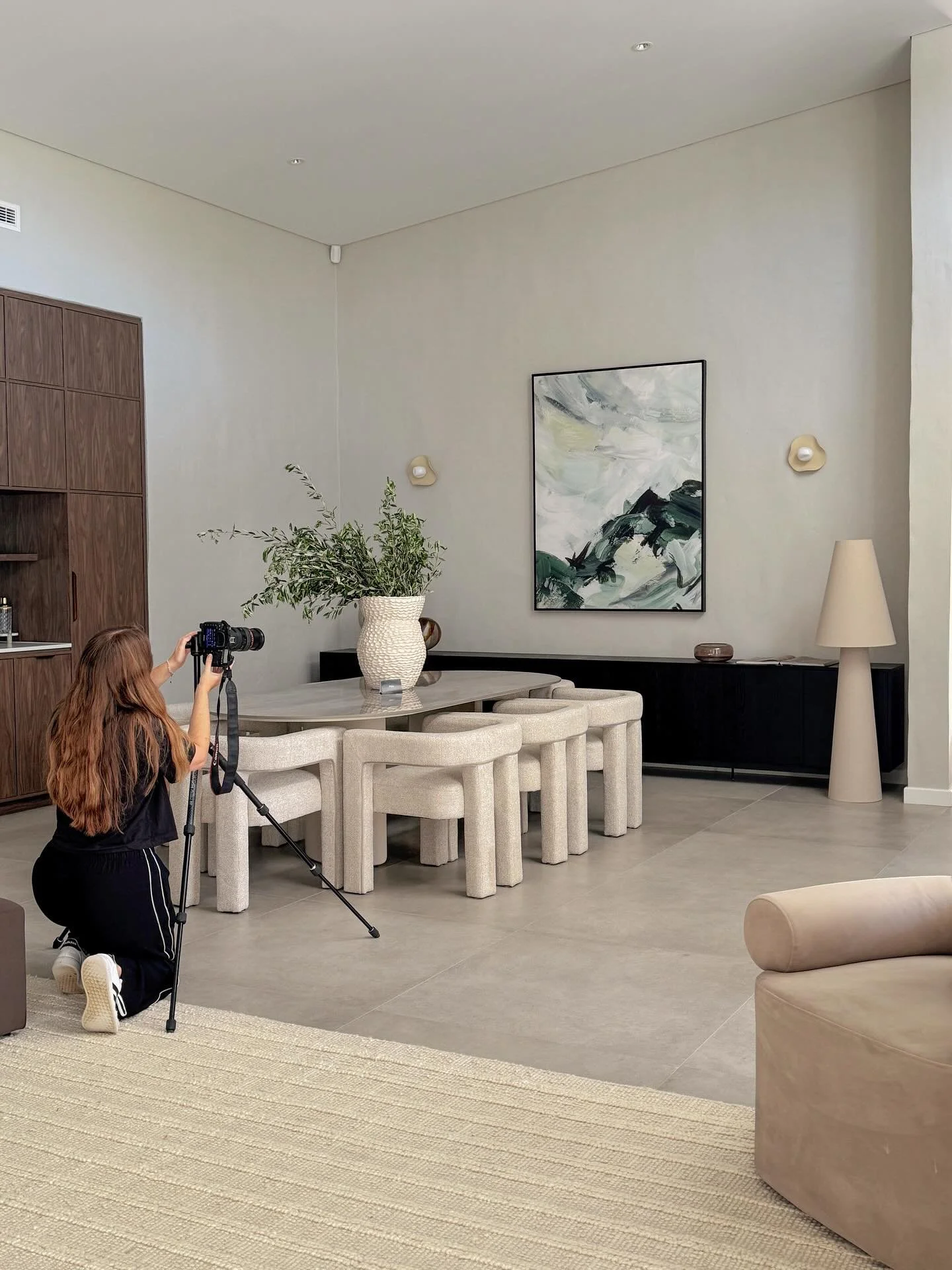 Something we always consider when styling is how a space photographs, just as much as how it feels in person.
⠀⠀⠀⠀⠀⠀⠀⠀⠀
When it looks right on camera, it feels even better in real life.
⠀⠀⠀⠀⠀⠀⠀⠀⠀
It&rsquo;s not about styling purely for the photo. It&