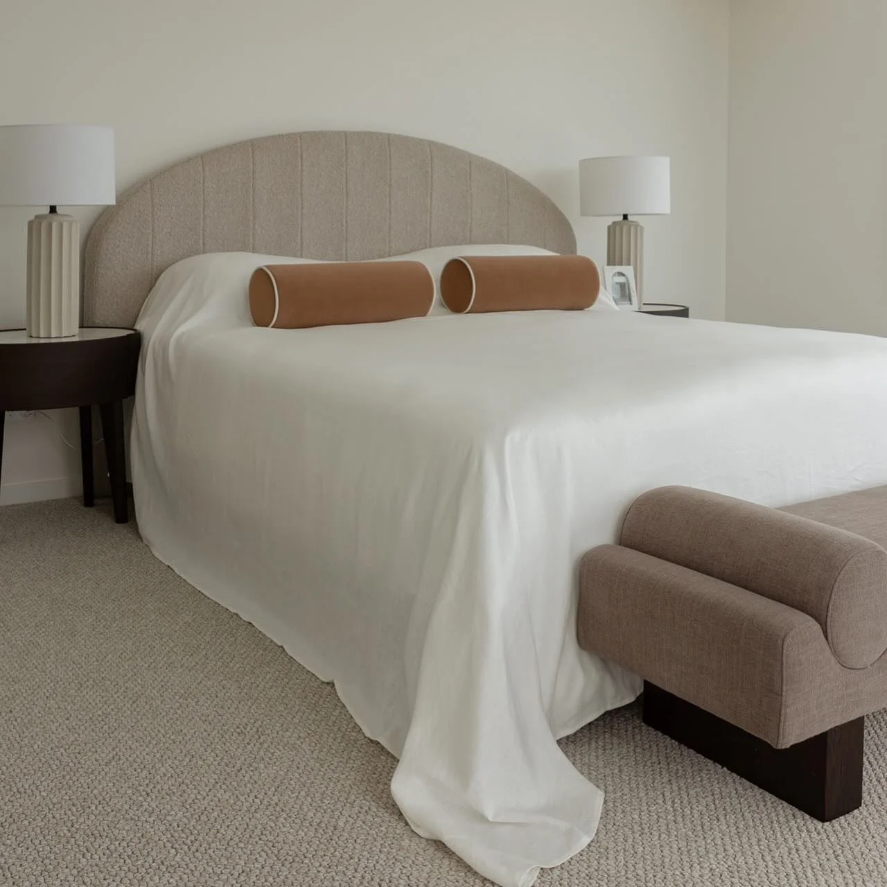 Sleek and minimal in this Ocean Reef master bedroom and ensuite 🤍
⠀⠀⠀⠀⠀⠀⠀⠀⠀
#elevatewithPSCO #designthatsells #curatedliving