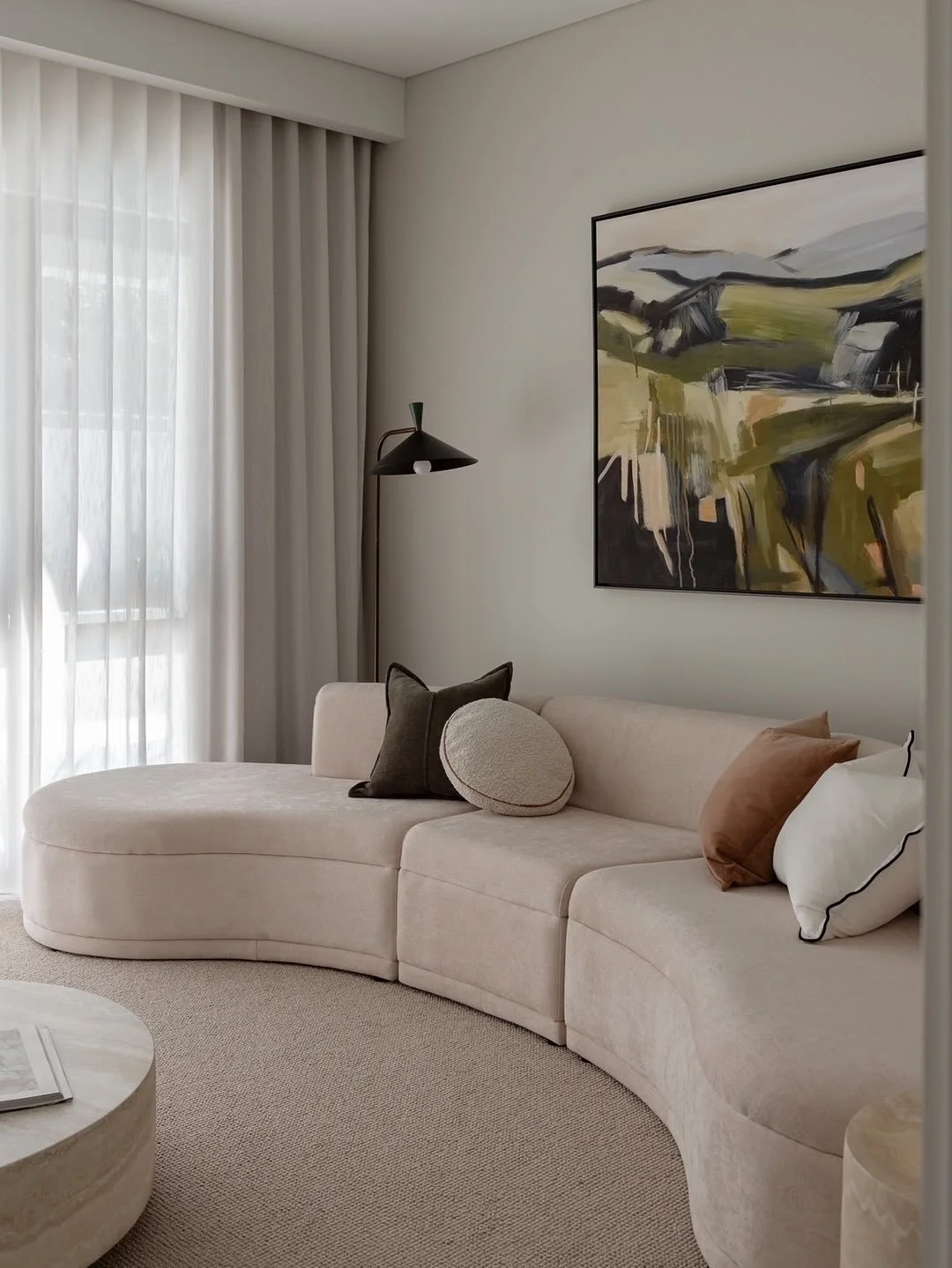 Artwork sets the tone. 
We use colour and depth to shape the mood and define the entire space. 
⠀⠀⠀⠀⠀⠀⠀⠀⠀
 #elevatewithPSCO #designthatsells #curatedliving