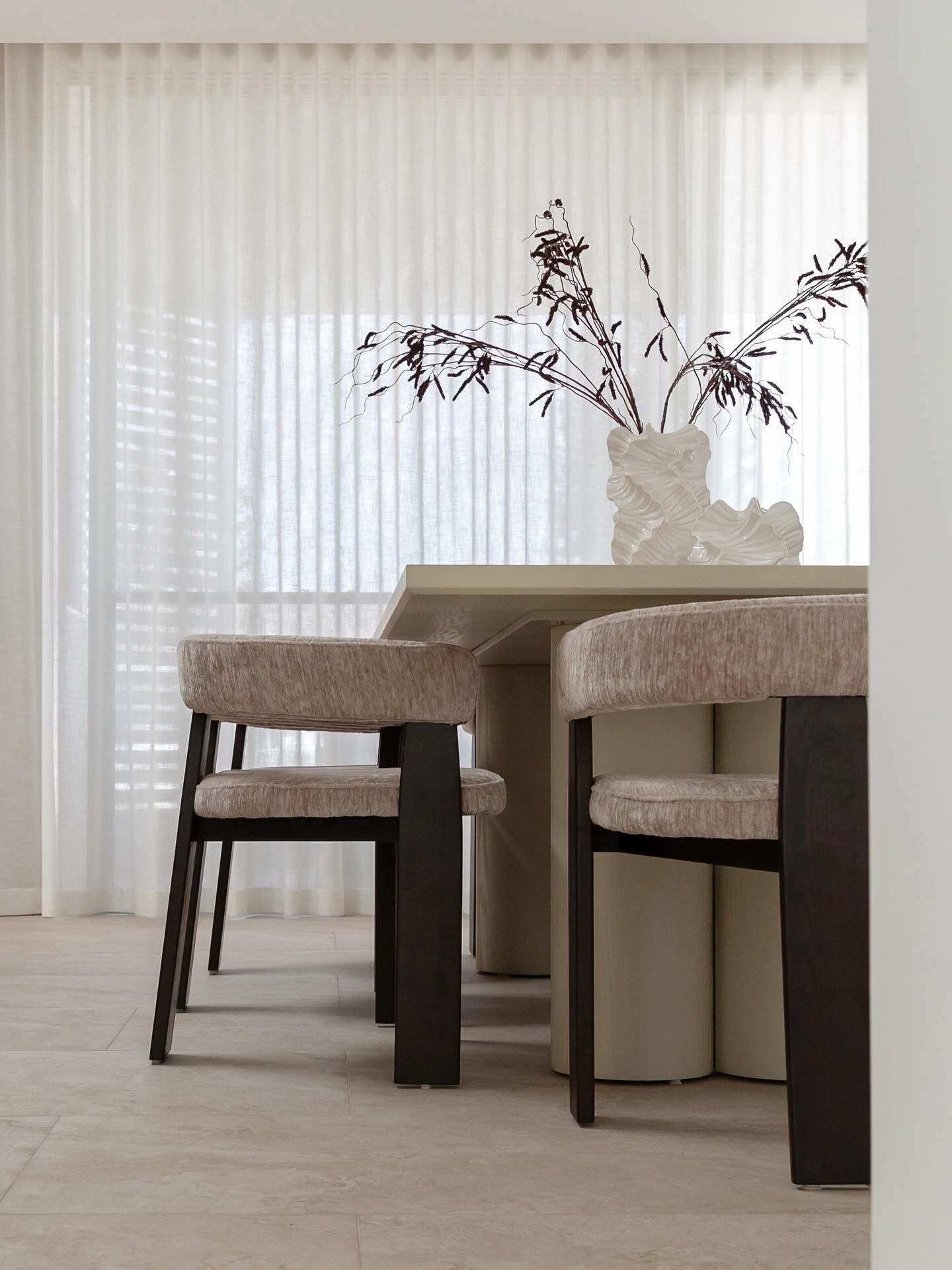 Our Hazel dining chairs sitting pretty in Sorrento 🤍
⠀⠀⠀⠀⠀⠀⠀⠀⠀
⠀⠀⠀⠀⠀⠀⠀⠀⠀
⠀⠀⠀⠀⠀⠀⠀⠀⠀
 #elevatewithPSCO #designthatsells #curatedliving