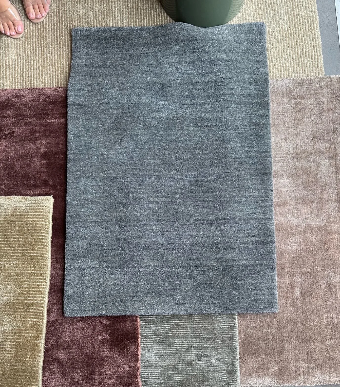 Let&rsquo;s talk colour&hellip;
We&rsquo;re always looking for ways to bring in depth and interest through texture, tones and moments of colour.
⠀⠀⠀⠀⠀⠀⠀⠀⠀
In property styling, the goal is to create a feeling. And when colour is used with intention, i