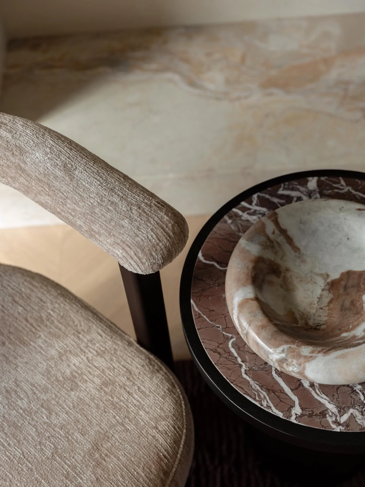 The kind of details that just draw you in&hellip; 
Carefully selected furniture carries more emotion than people realise, and you can feel it in every room we style 🤎
⠀⠀⠀⠀⠀⠀⠀⠀⠀
⠀⠀⠀⠀⠀⠀⠀⠀⠀
 #elevatewithPSCO #designthatsells #curatedliving