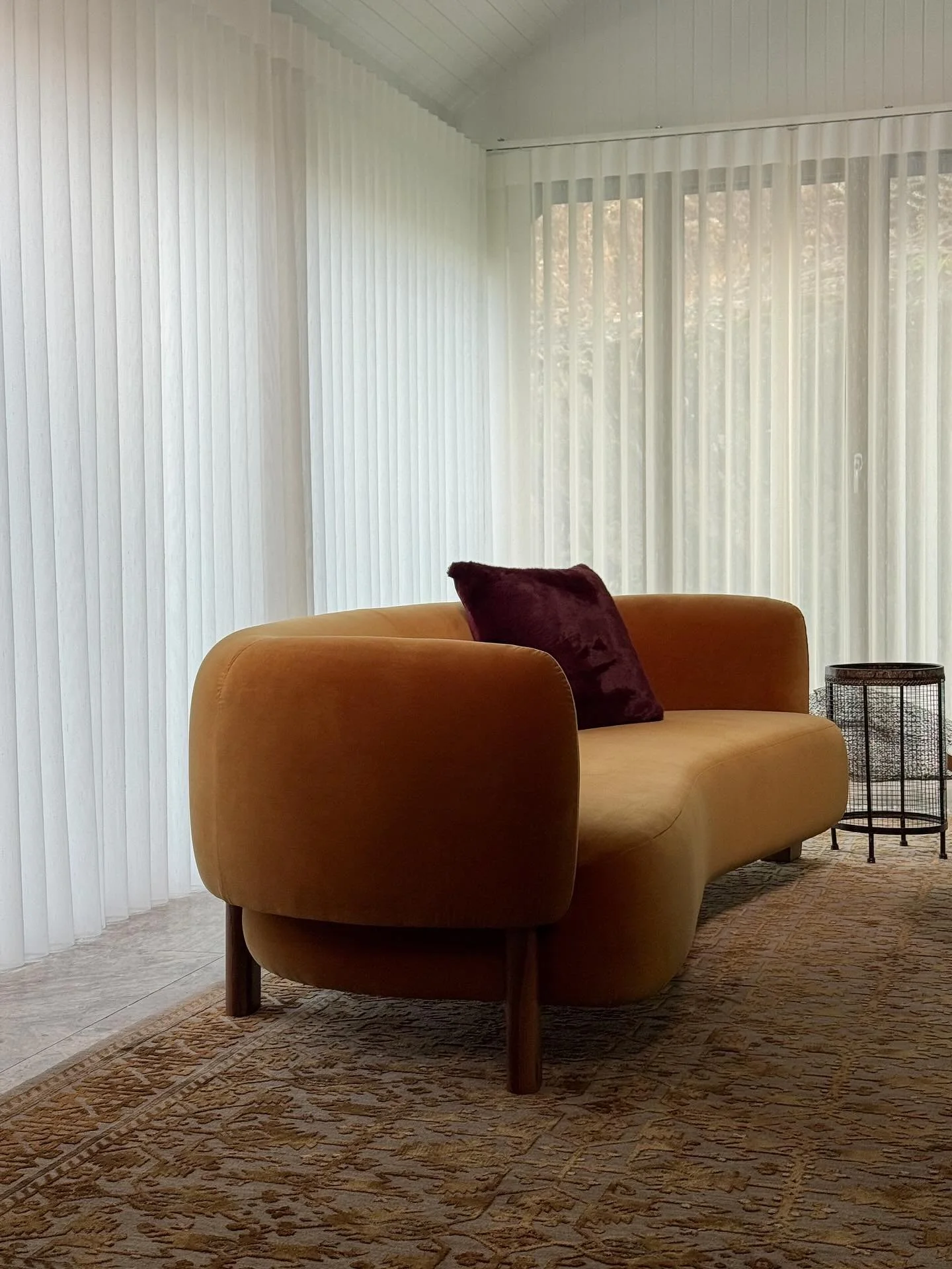 You can just feel the warmth of this home! 
Our latest Interior Design project is luxury textures, bold colours and ultimately, the kind of space you never want to leave. 
⠀⠀⠀⠀⠀⠀⠀⠀⠀
Perfectly selected furniture pieces from @jardanfurniture 
⠀⠀⠀⠀⠀⠀⠀⠀⠀