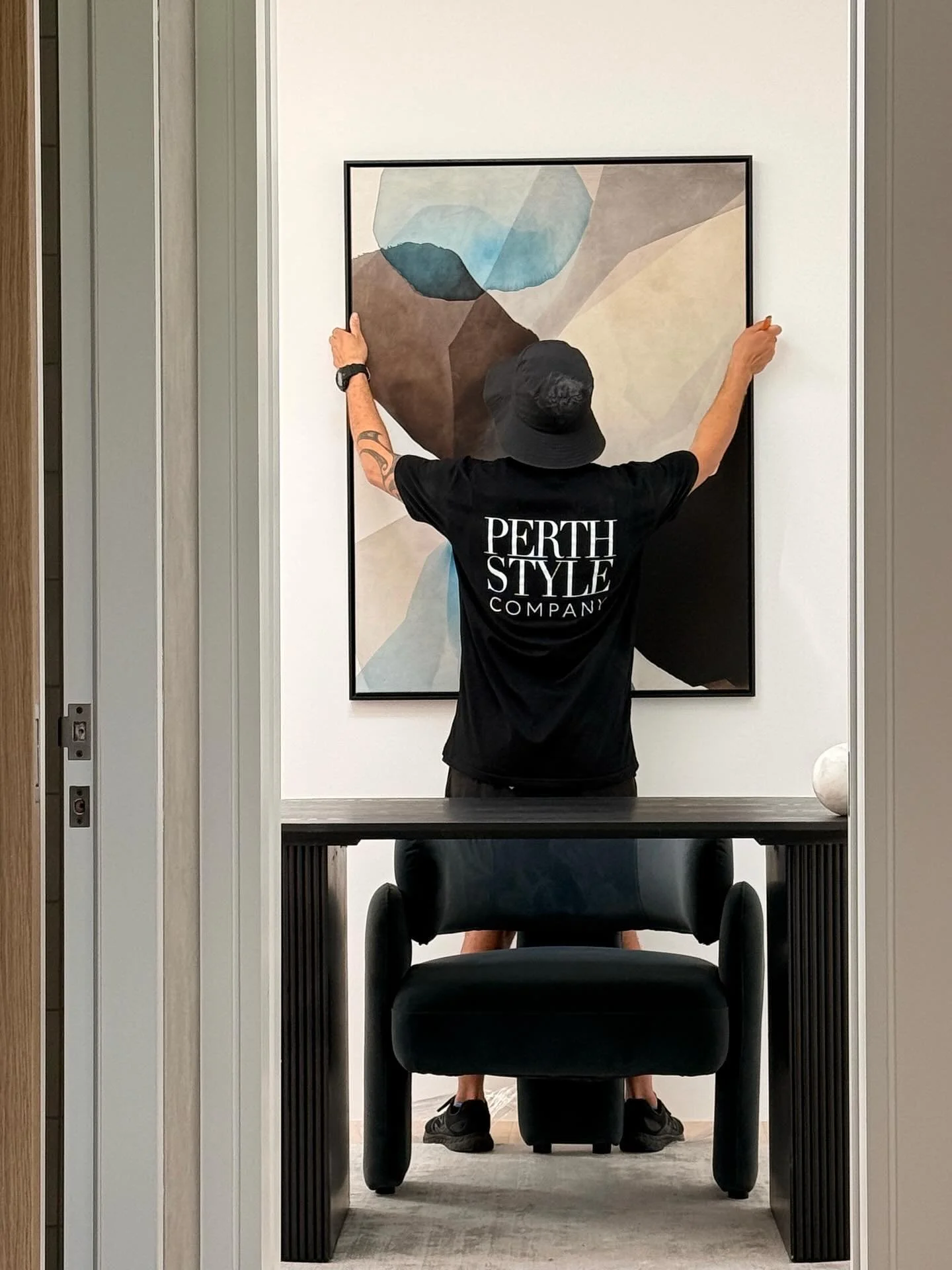 For us, artwork is never an afterthought. It&rsquo;s more often than not, the piece that sets the tone.
⠀⠀⠀⠀⠀⠀⠀⠀⠀
⠀⠀⠀⠀⠀⠀⠀⠀⠀
 #elevatewithPSCO #designthatsells #curatedliving