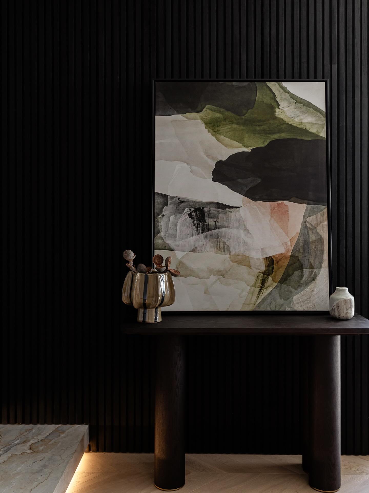Dark &amp; moody.. our favourite 🖤
⠀⠀⠀⠀⠀⠀⠀⠀⠀
 #elevatewithPSCO #designthatsells #curatedliving