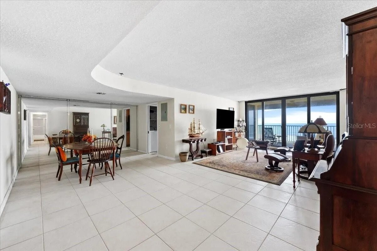 2815-S-Atlantic-Ave-Apt-402_Cocoa-Beach_FL_32931 (3).png