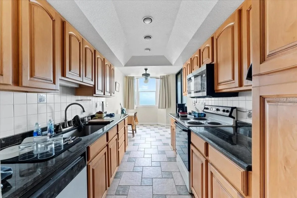 2815-S-Atlantic-Ave-Apt-402_Cocoa-Beach_FL_32931 (9).png