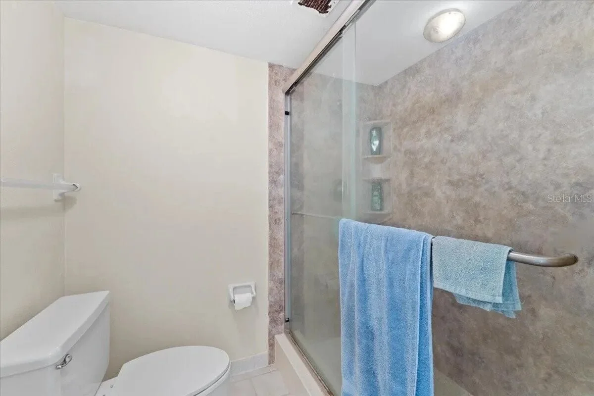 2815-S-Atlantic-Ave-Apt-402_Cocoa-Beach_FL_32931 (17).png