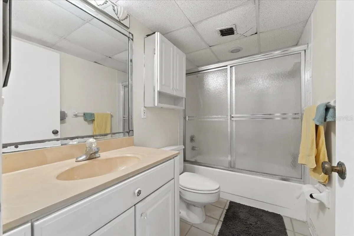2815-S-Atlantic-Ave-Apt-402_Cocoa-Beach_FL_32931 (20).png