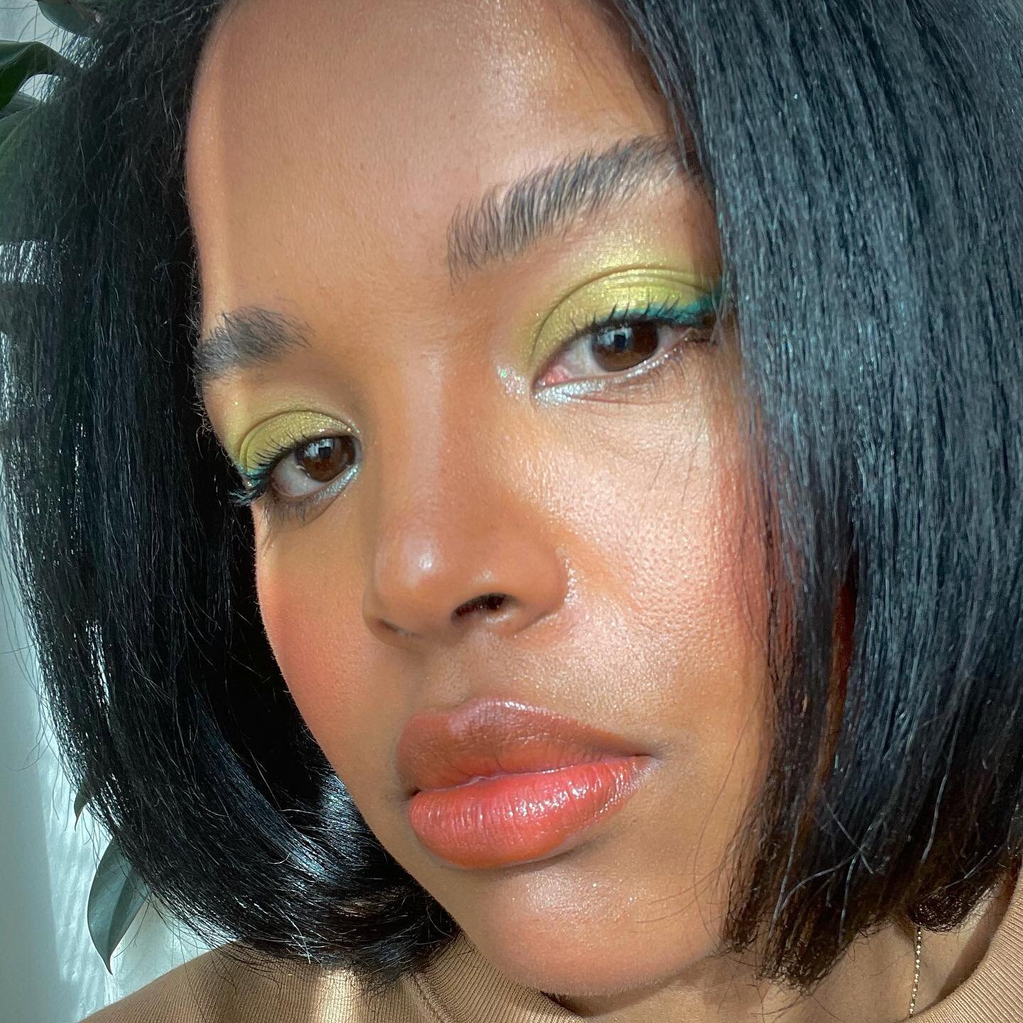 New #greenmakeuplook on my YouTube in collaboration with @keepingupwitbb 🤗
Thanks so much for pushing me out of my comfort zone BB 💚

Makeup details ⤵️

@revlon Colorstay Looks Book Palette in 910 Player
@iliabeauty Super Serum Skin Tint SPF 40 in 