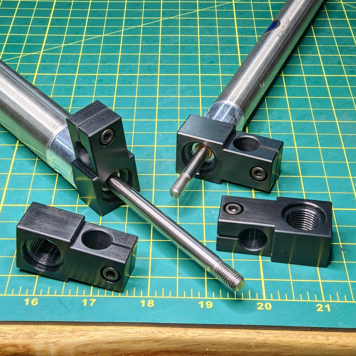 Lil custom Berkey compatible air cylinder mounting blocks for @travis_rathbone_studio