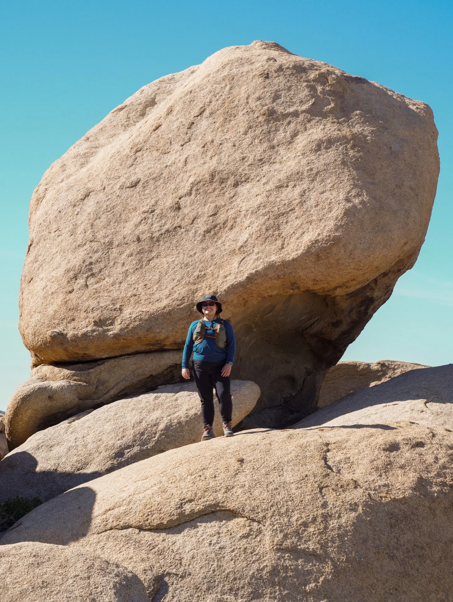 road trip stop 2/9 🚙💨 joshua tree felt like a rock playground &amp; def had the clearest starry nights of the whole trip 🌌