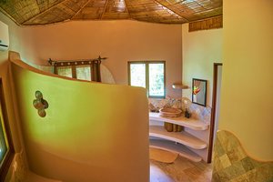 manoas-luxury-villas-casa-rio-bathroom-up.jpeg