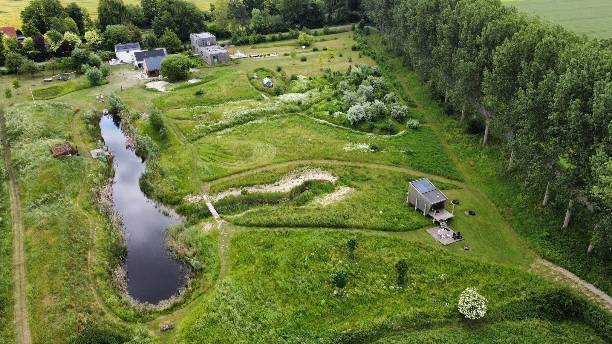 Luchtfoto het landgoed en de vakantiehuisjes van De Dijck Philippine Zeeland