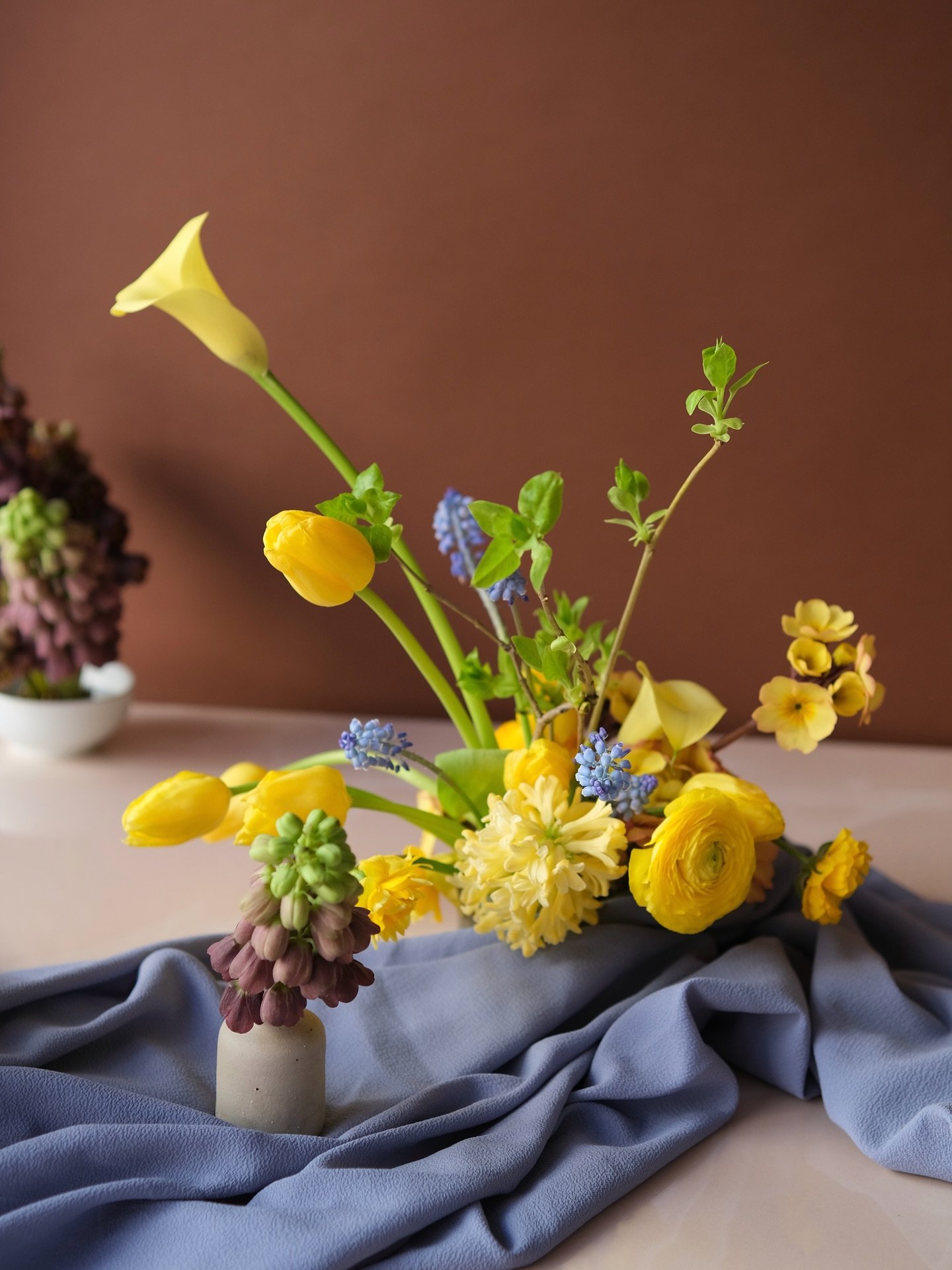 Fr&ouml;-tiimi toivottaa kaikille hyv&auml;&auml; p&auml;&auml;si&auml;ist&auml;! 🐣🌼

#studiofro #p&auml;&auml;si&auml;inen #floristi #kukat