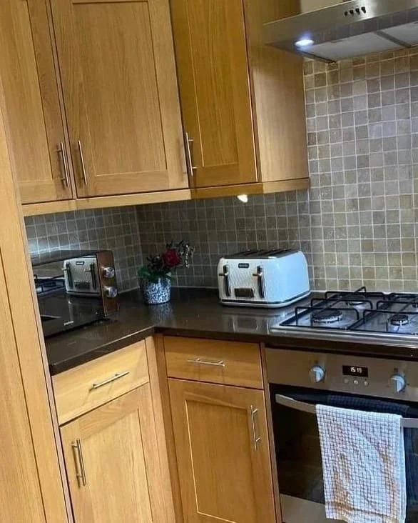 This customer wanted to brighten up their modest size kitchen. By coating their kitchen in RAL 9001, an ever so slightly cream white, we achieved a brand new bright modern look for their home.
