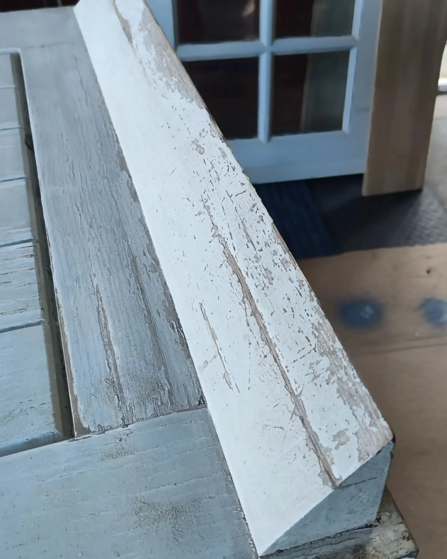 ❄️Had to get the heaters out for this one. It's flipping freezing ! 
Filled, primed and an anthricite plastigrip top coat. 
www.coloursolutionsupvcspraying.com
🏘SEND US PHOTOS FOR A FREE QUOTE
#upvc #HomeDecor #HomeImprovements  #Solutions #upvc