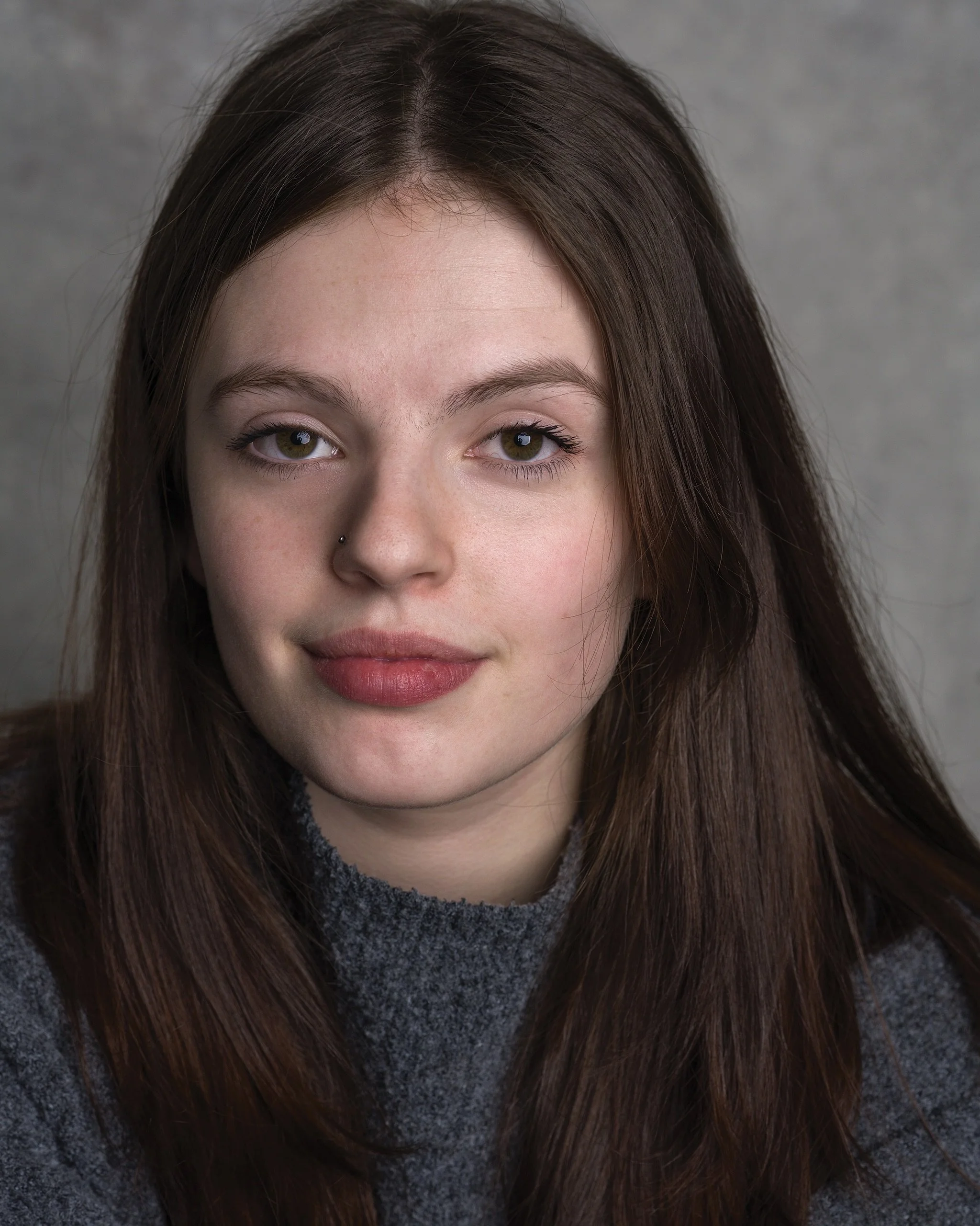 Headshot of Scottish Actor Robyn Hill