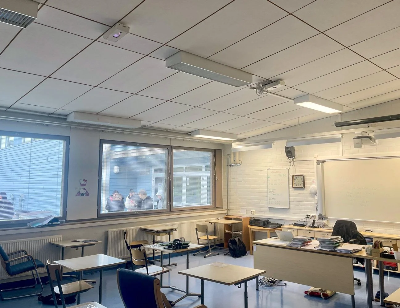 Far-UVC 222 valot parantamassa koululuokan sisäilmaa