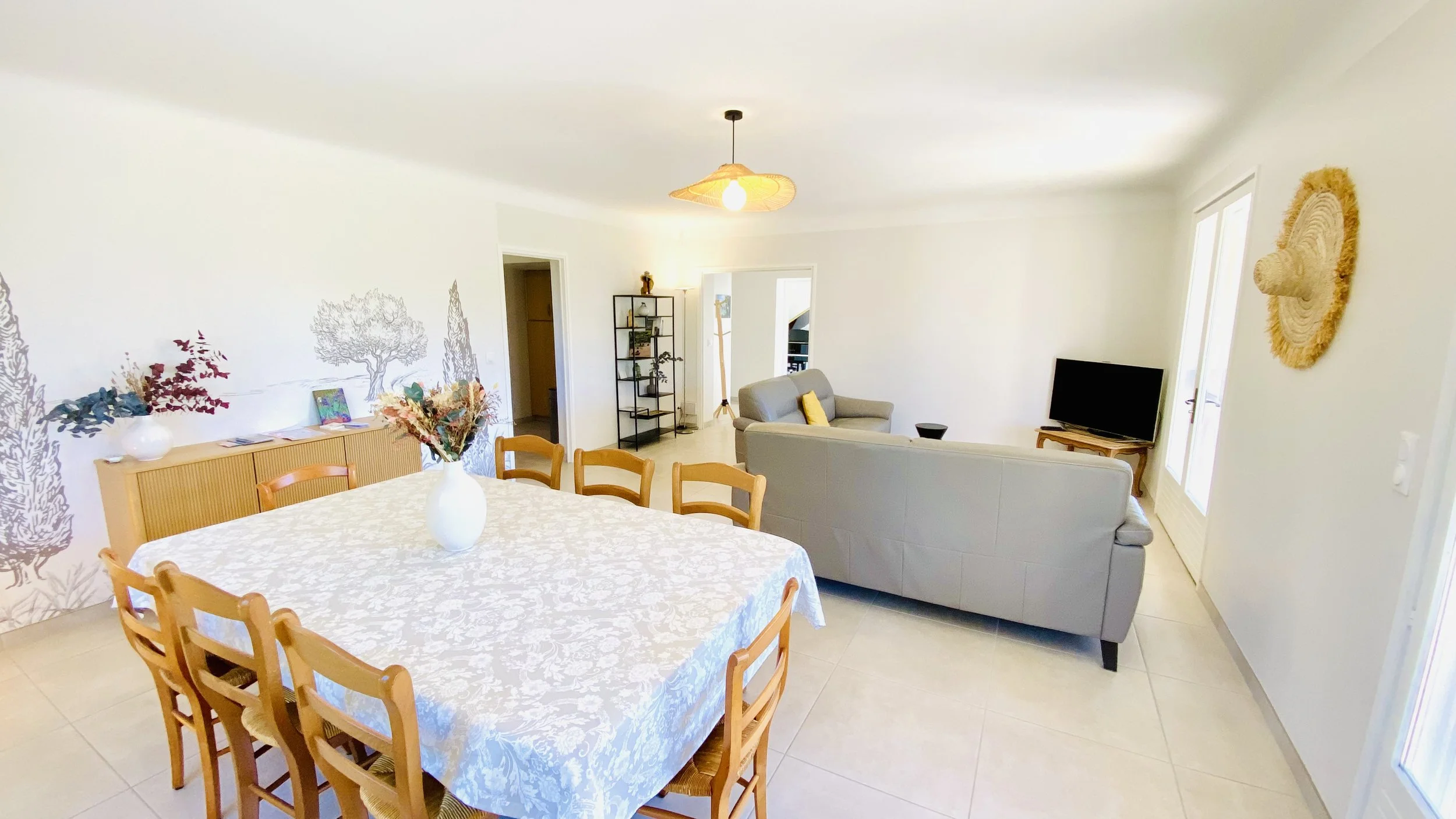 Bright living room and dining area at Villa Magali Arles