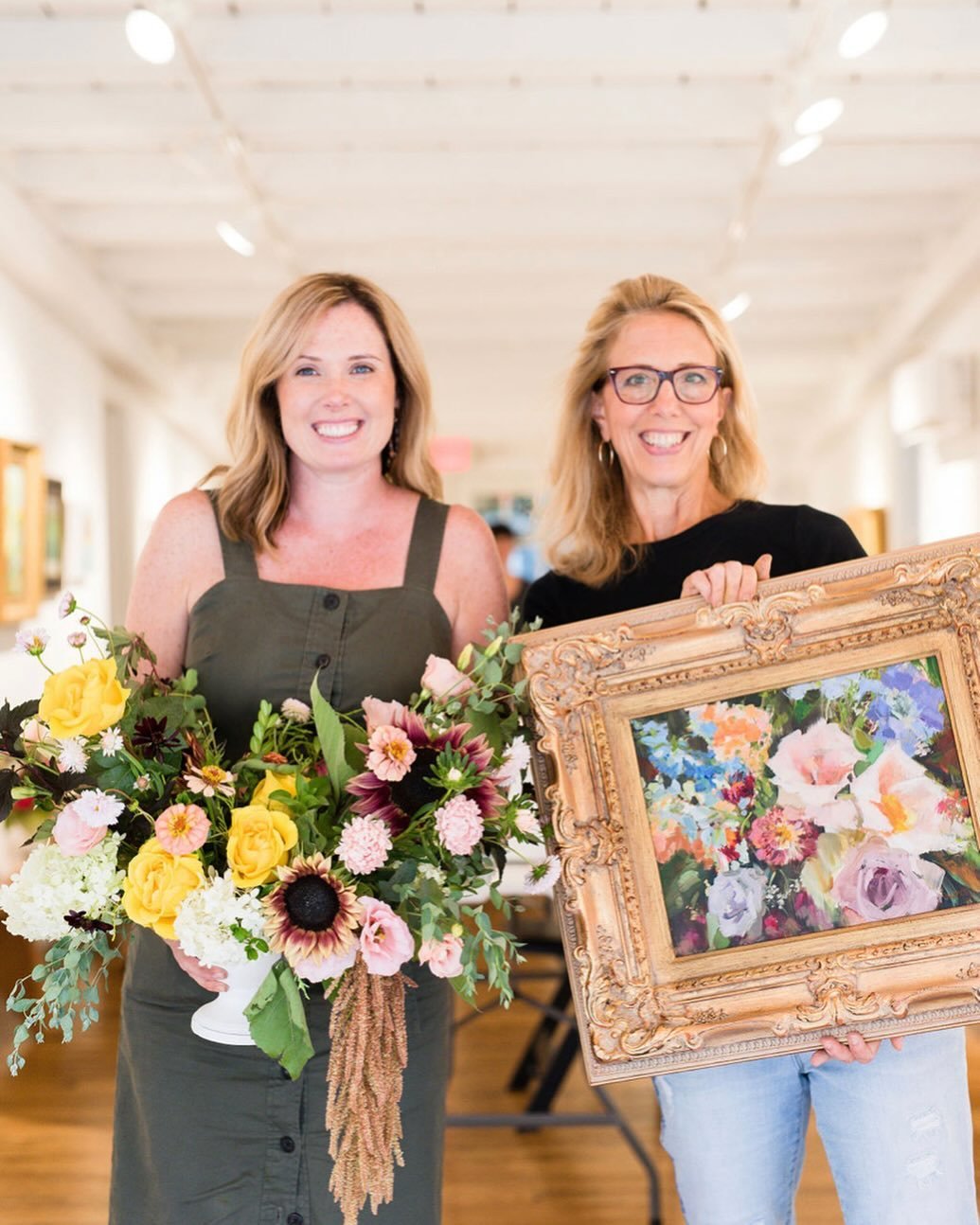🌸🖼️🌸 Workshop Announcement!  We&rsquo;re back!  Floral design superstar @jenniferdesignsevents and I are back together for another floral design and painting workshop @gallery222malvern .

Saturday June 22

12 spots available.  Enroll now @gallery
