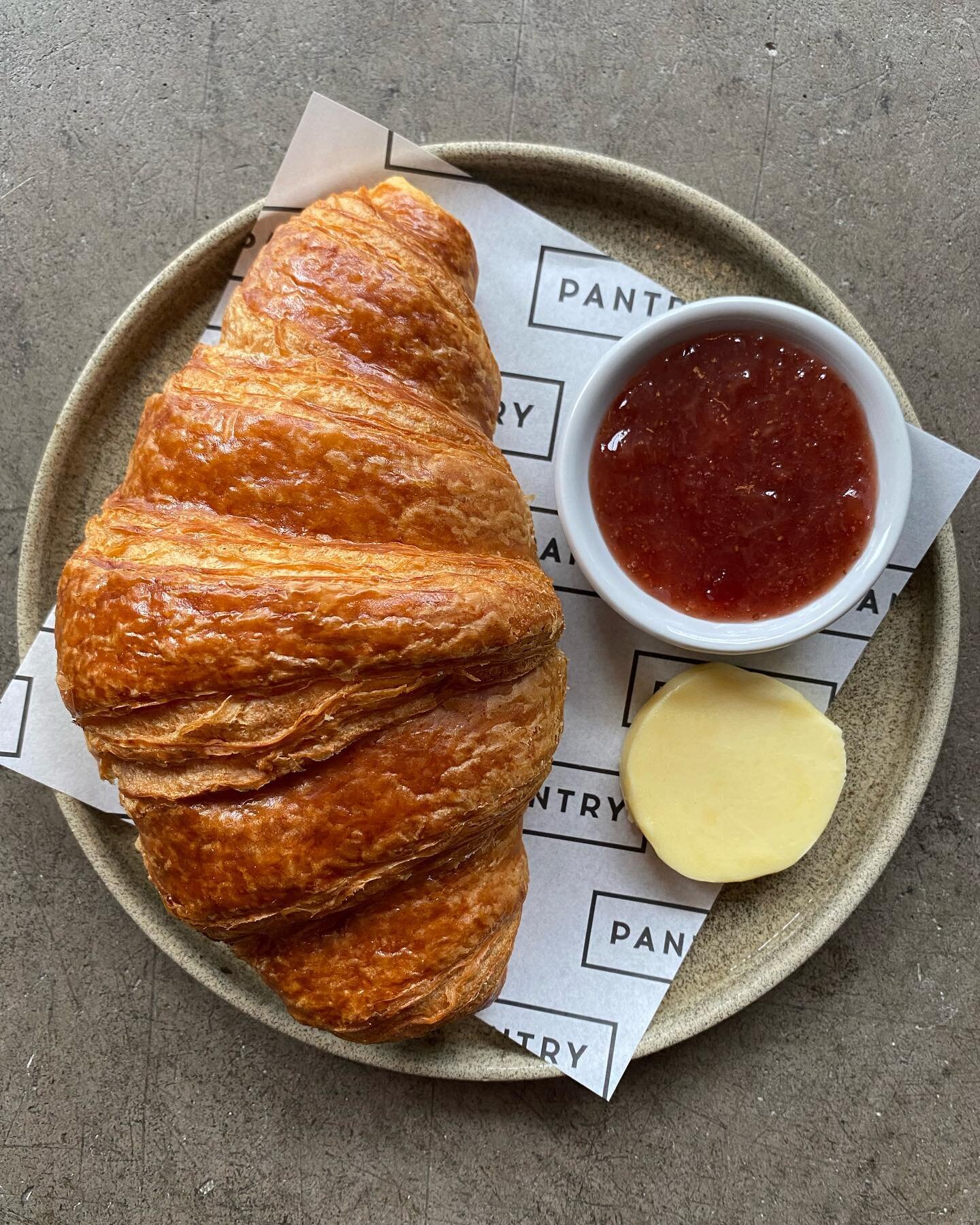 Morning!

@lockdownbakehouselondon croissant with @singlevarietyco strawberry I&rsquo;m + @theestatedairy butter?

Now available for sit in
.
.
.
.
.
.
.
#croissant #breakfast #breakfasttime #se23 #se23life #foresthill #foresthilllondon