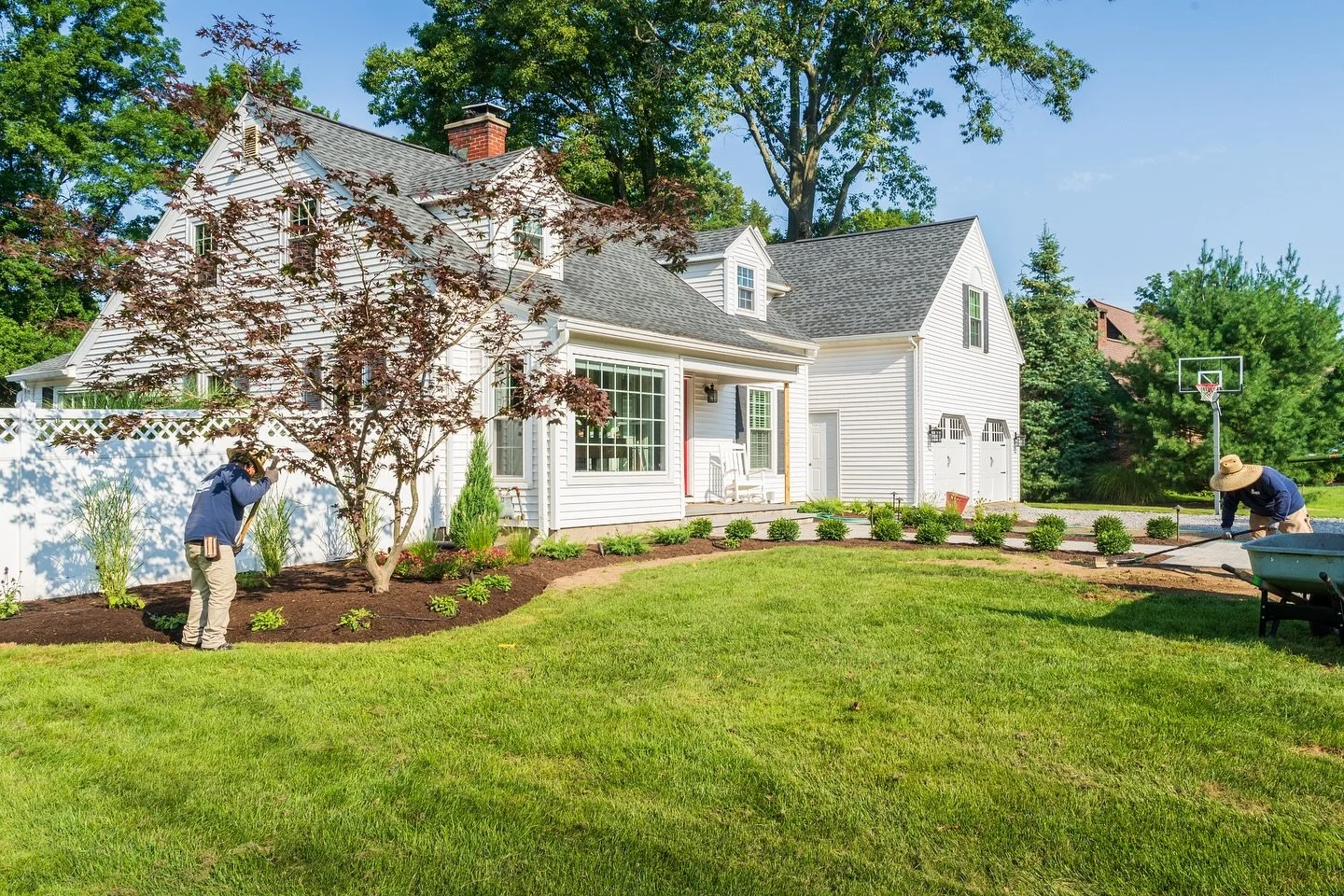 🍁Fall is prime time for planting and renovating your landscape. The smartest homeowners lock in their projects now instead of battling the spring rush. Message us today to grab one of the last consultation spots to discuss your landscape goals.