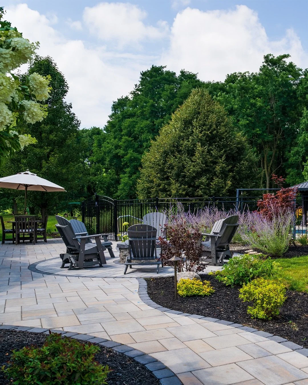 Because the best memories aren&rsquo;t made inside. They&rsquo;re made together outside by the fire🔥
This backyard was designed to bring the family together. The centerpiece? A sleek gas fire pit, perfect for late-night s&rsquo;mores, storytelling, 