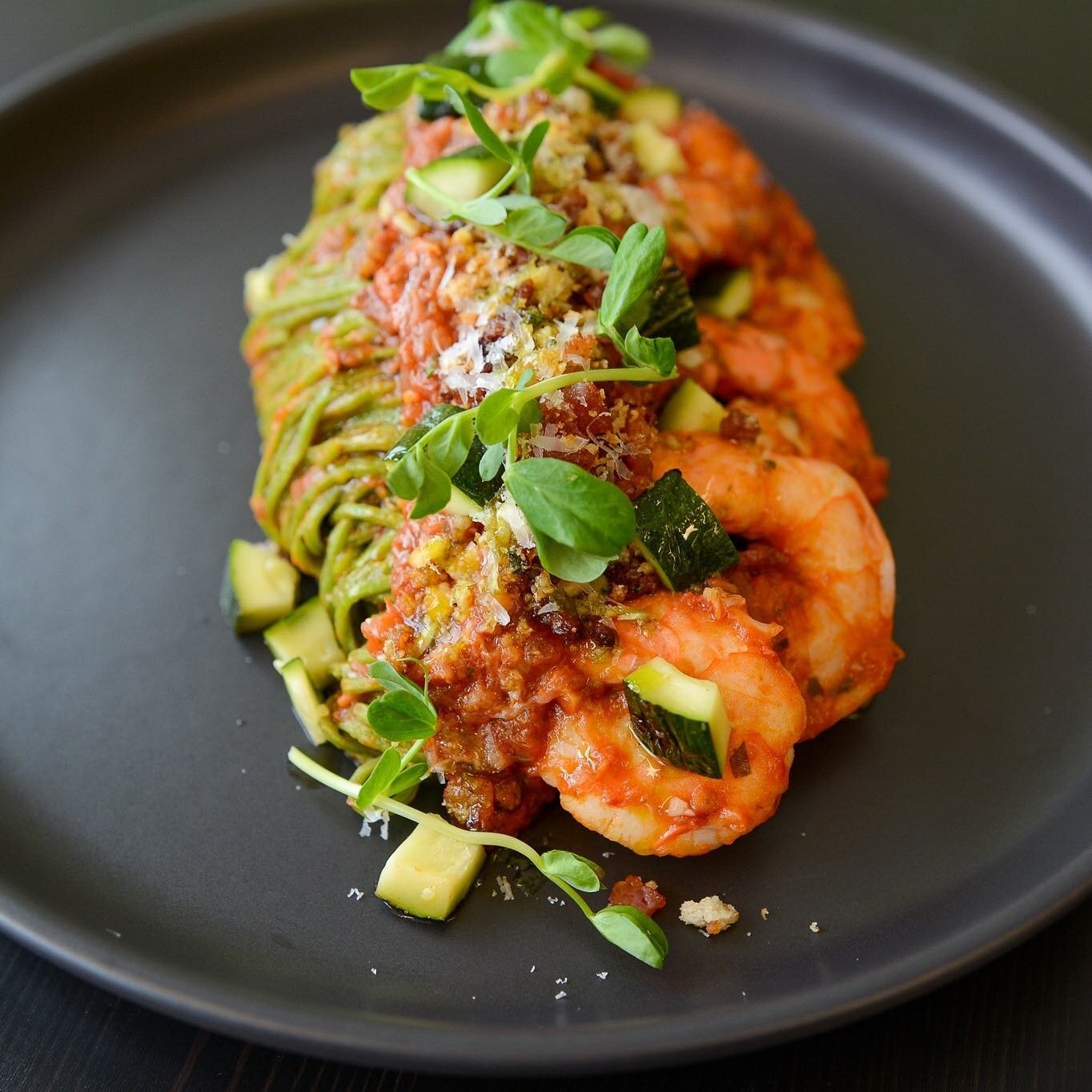 These pan seared shrimp from @tjseafoods takes this pasta dish to the next level. ⁠
⁠
Raise your hand if you love seafood as much as we do! ✋✋🏼✋🏿
⁠
Shrimp Fra Diavolo with spinach tagliolini &amp; marinated zucchini.⁠
⁠
#fridayeats #seafood #freshs