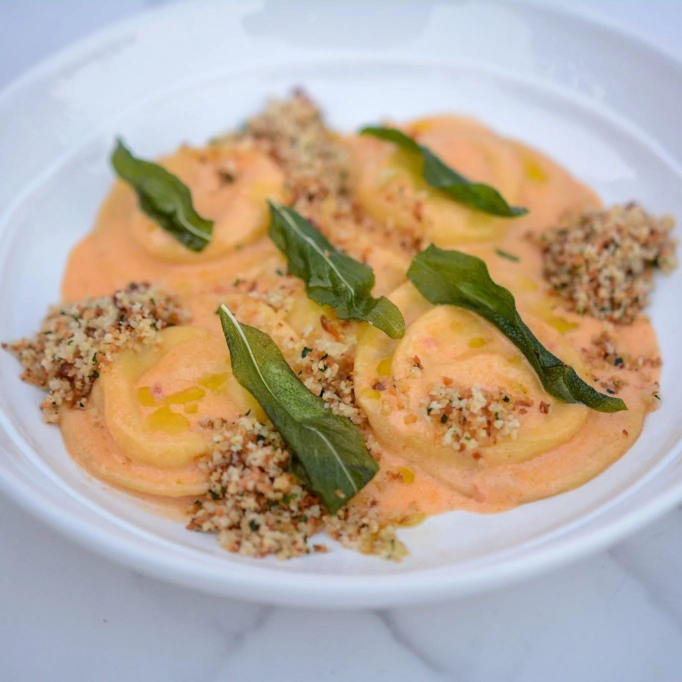 The weekend is almost here, celebrate with a plate of fresh pasta! 🎉
Squash ravioli with sherry cream sauce, bacon crumble & fried sage
Wishing you a wonderful weekend ahead!🌞
#friday #friyay #tgif #pasta #fresh #squash #fallflavour #l