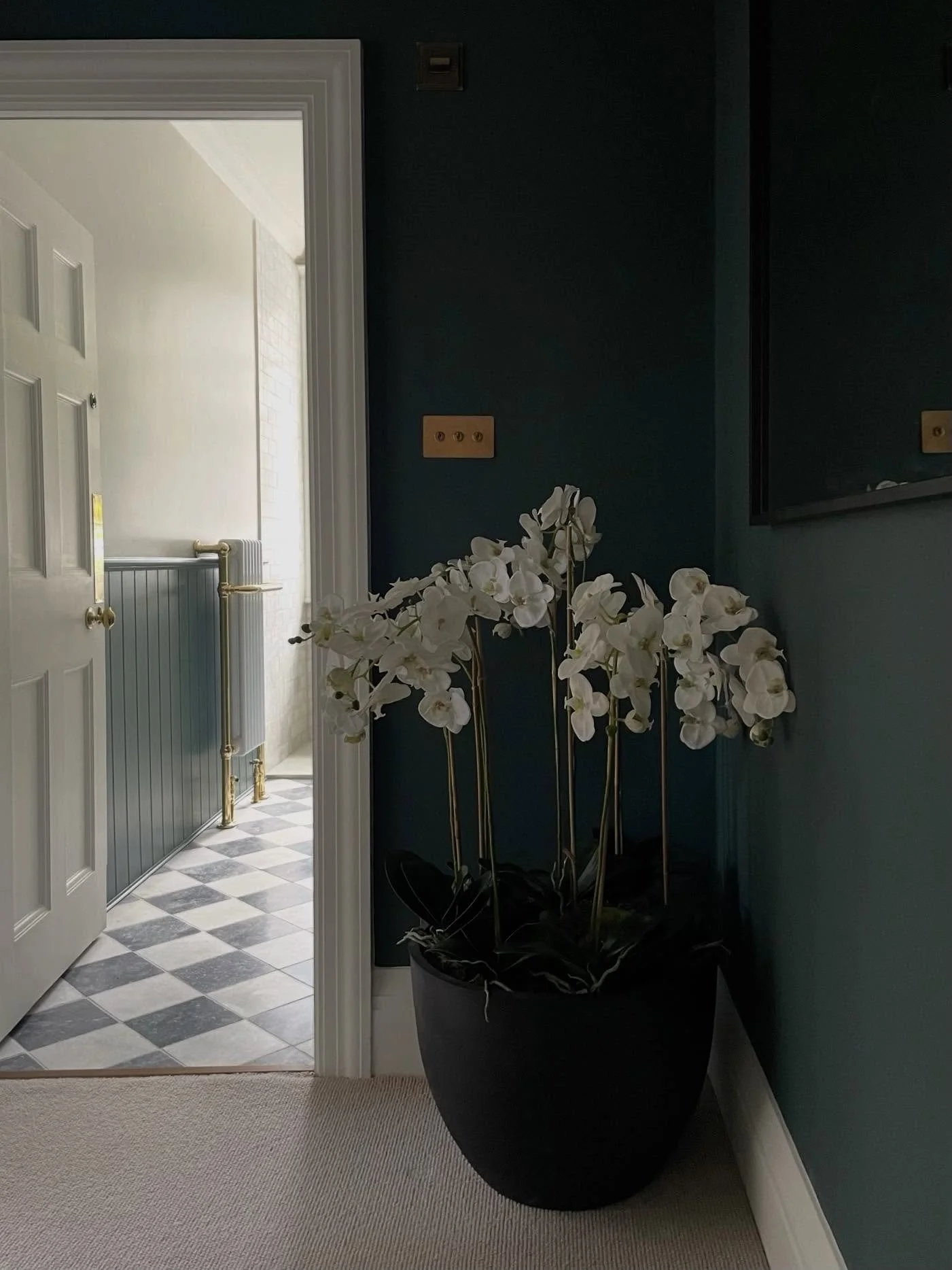 This guest suite had a lovely vestibule area which had been somewhat neglected. 

Neglected no more&hellip;. We brought some drama with beautiful Farrow &amp; Ball Inchyra Blue paint which ties in with the bathroom and bedroom beyond. We also switche