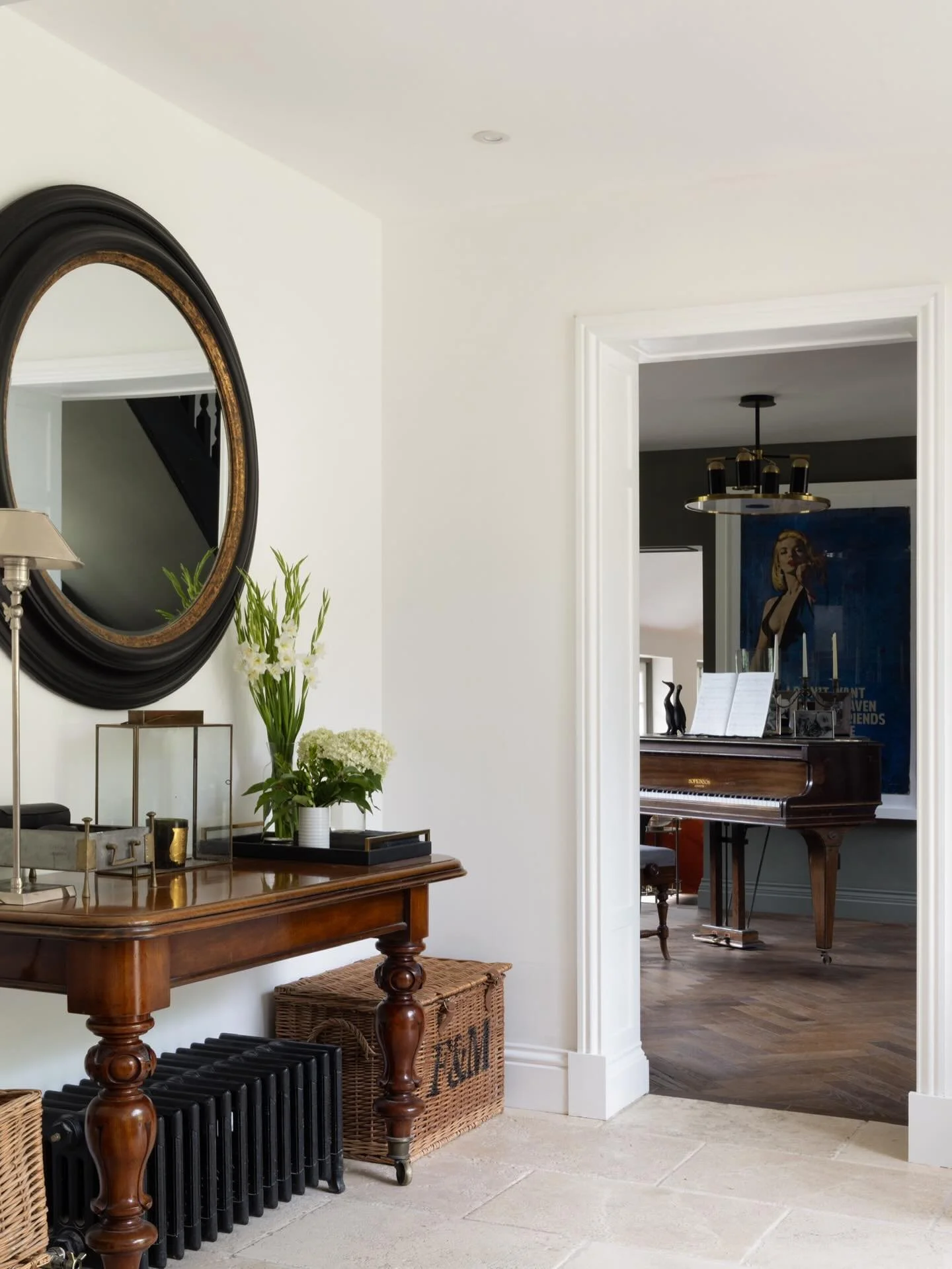 This table was part of a five leaf extendible dining table that we picked up at auction for less than &pound;150. In actual fact it wasn&rsquo;t even at the auction - it didn&rsquo;t sell so we got it for a bargain price after the sale had finished. 