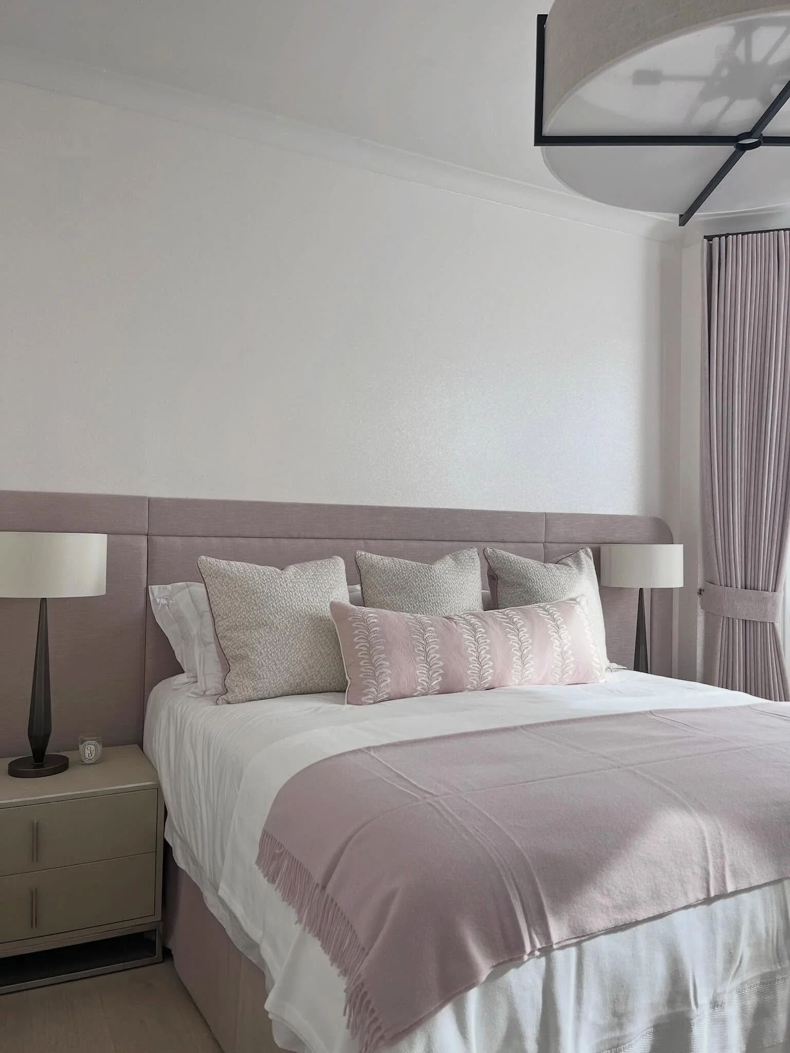 It is weirdly tricky to make pink look grown up. So many fabrics are available in a plethora of blue and green shades, but pink&hellip;. Not so much. 

We did find some beauties from @romo_fabrics and @gpjbaker though. And we grounded the design by u